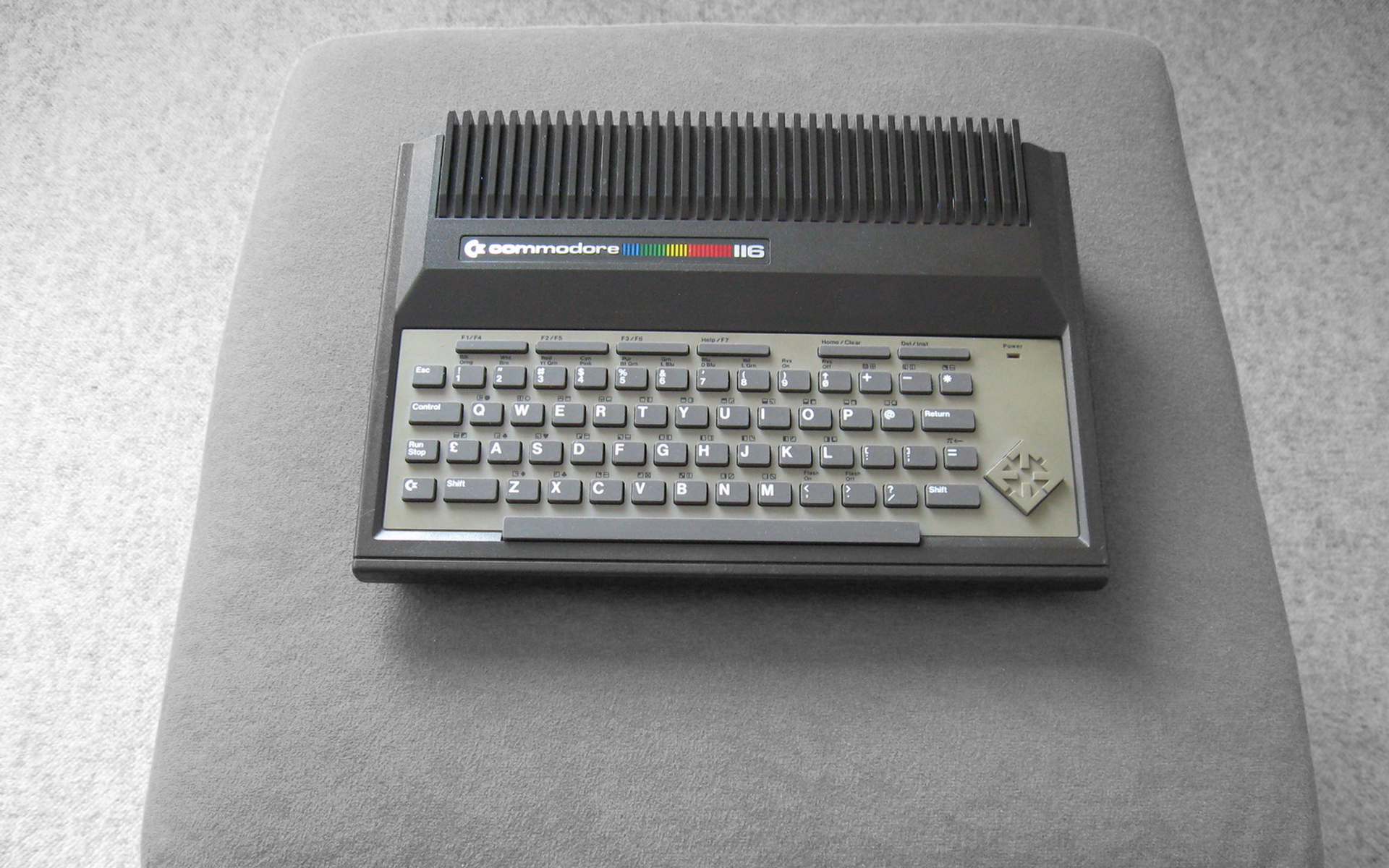 Laden Sie Commodore 116 HD-Desktop-Hintergründe herunter