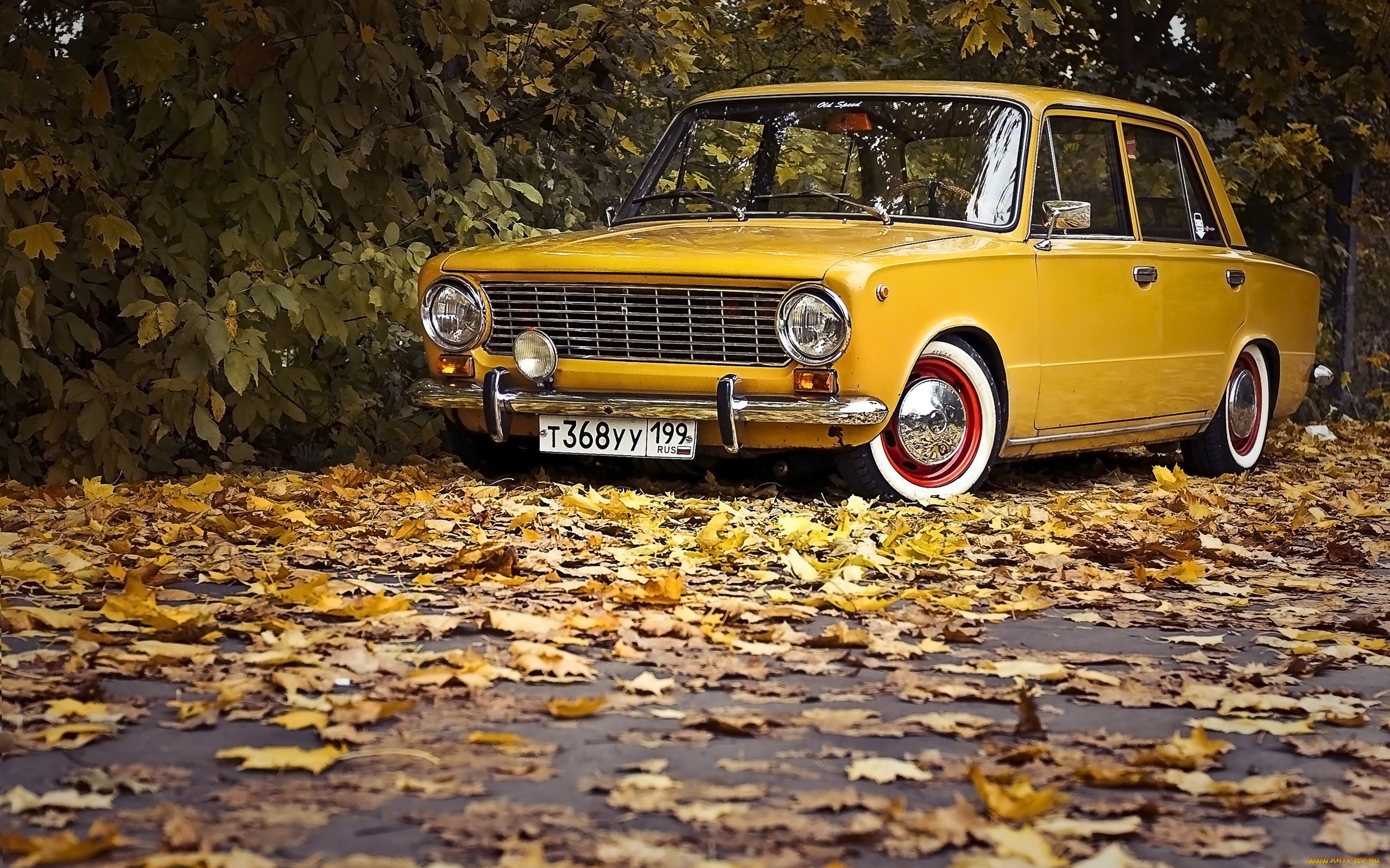 Download mobile wallpaper Transport, Leaves, Auto, Roads, Lada, Autumn for free.