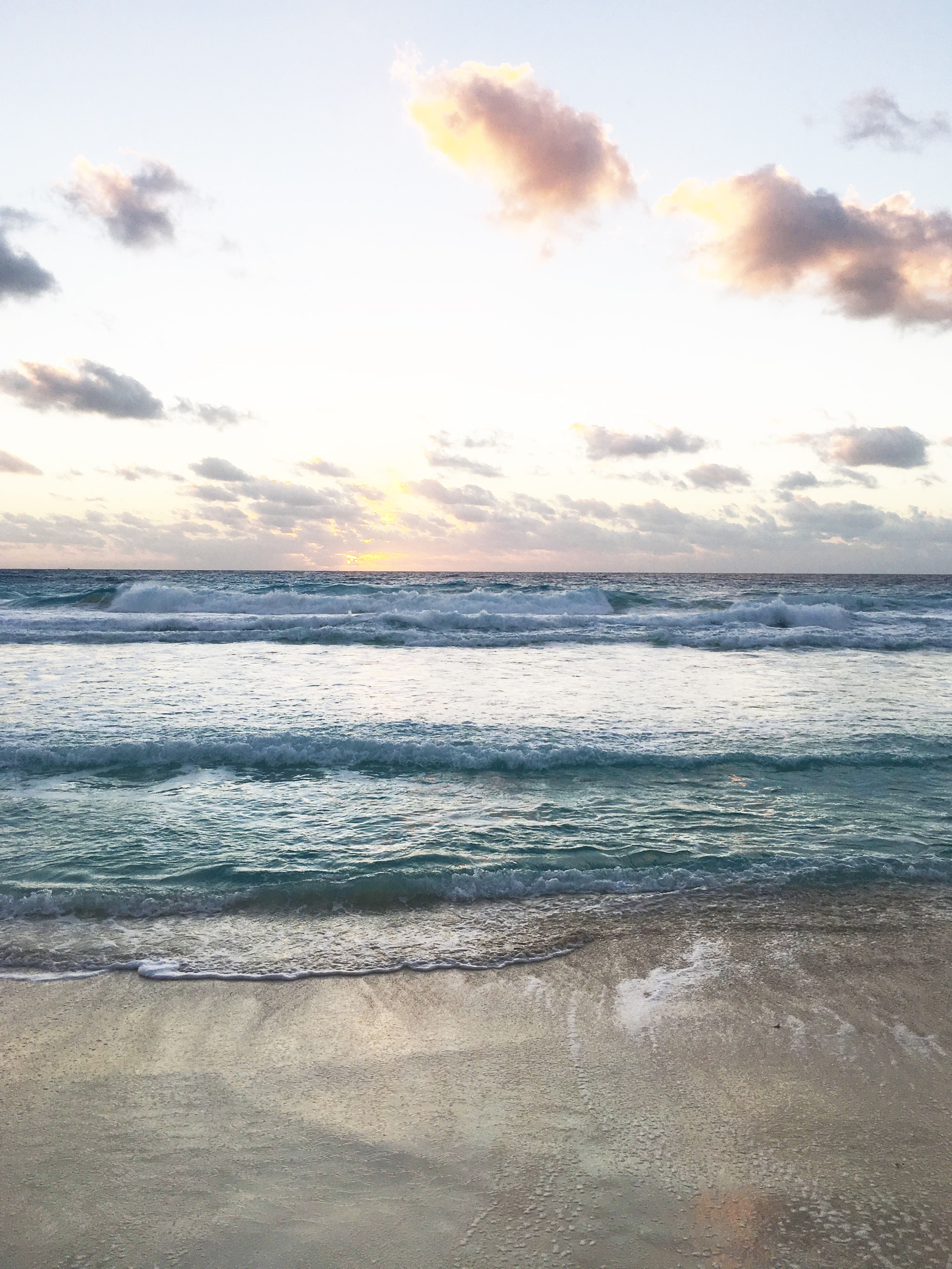 Скачать картинку Прибой, Волны, Пляж, Океан, Природа в телефон бесплатно.