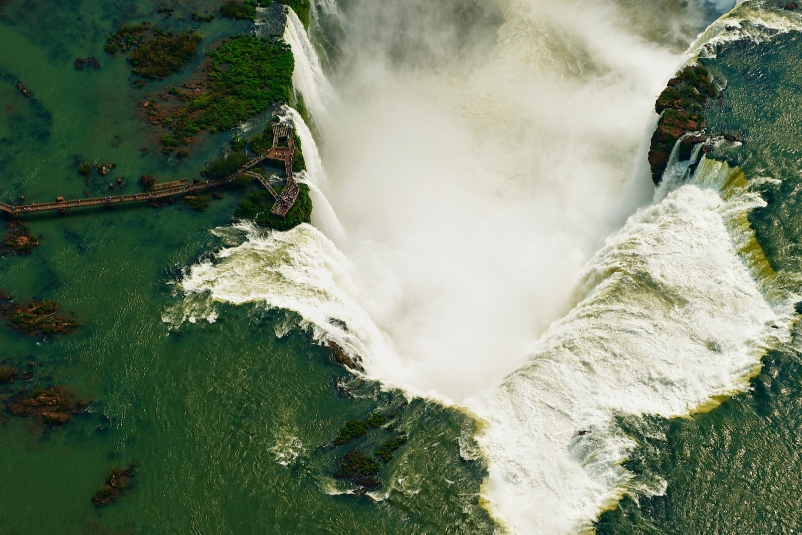 Handy-Wallpaper Natur, Wasser, Wasserfälle, Wasserfall, Erde/natur, Iguazu Fälle kostenlos herunterladen.