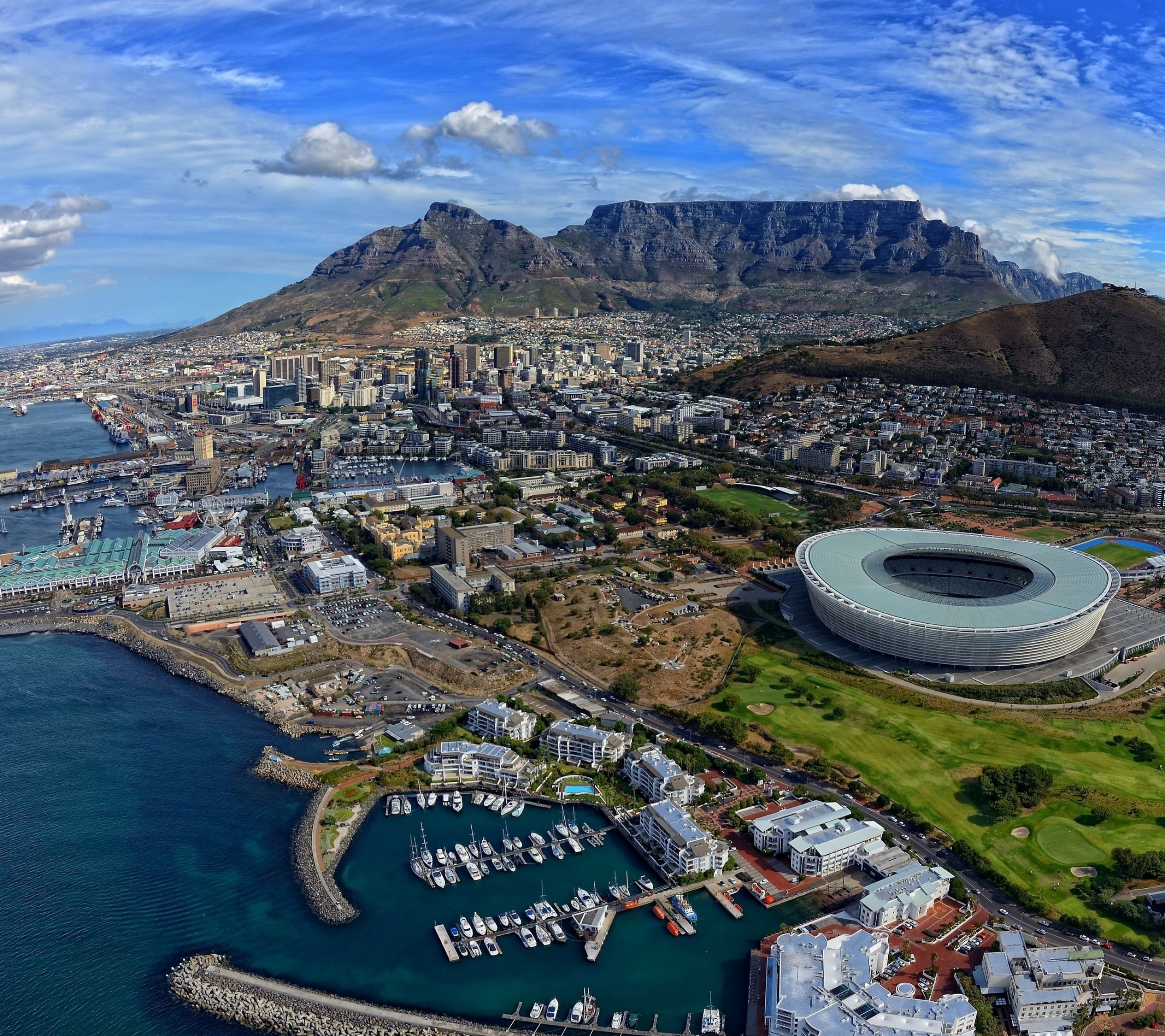 1097305 скачать картинку южная африка, сделано человеком, кейптаун, южно африканская республика, городской пейзаж, столовая гора, стадион, гора, небо, побережье, города - обои и заставки бесплатно