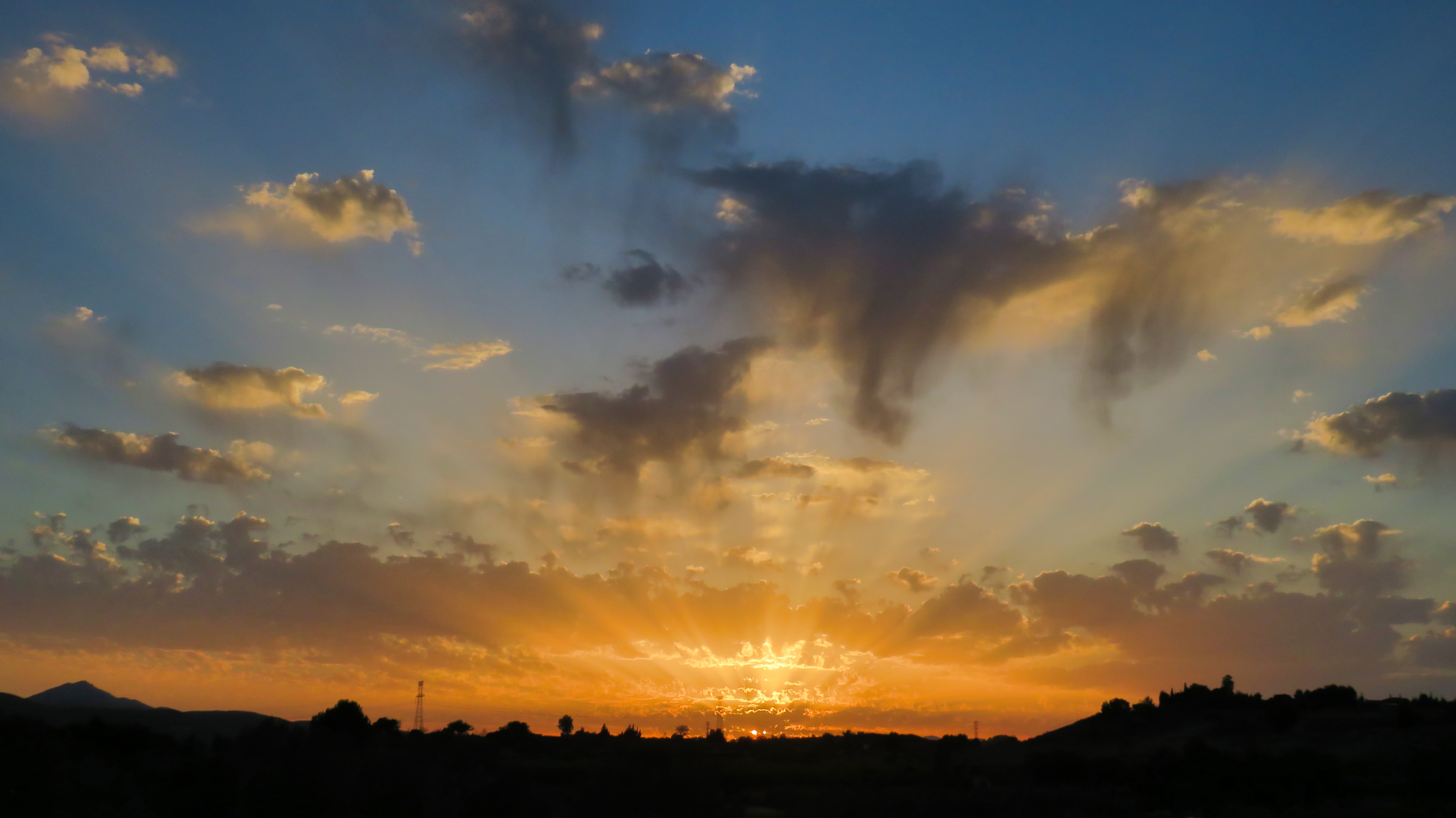 Laden Sie das Sunset, Sky, Balken, Strahlen, Clouds, Natur-Bild kostenlos auf Ihren PC-Desktop herunter