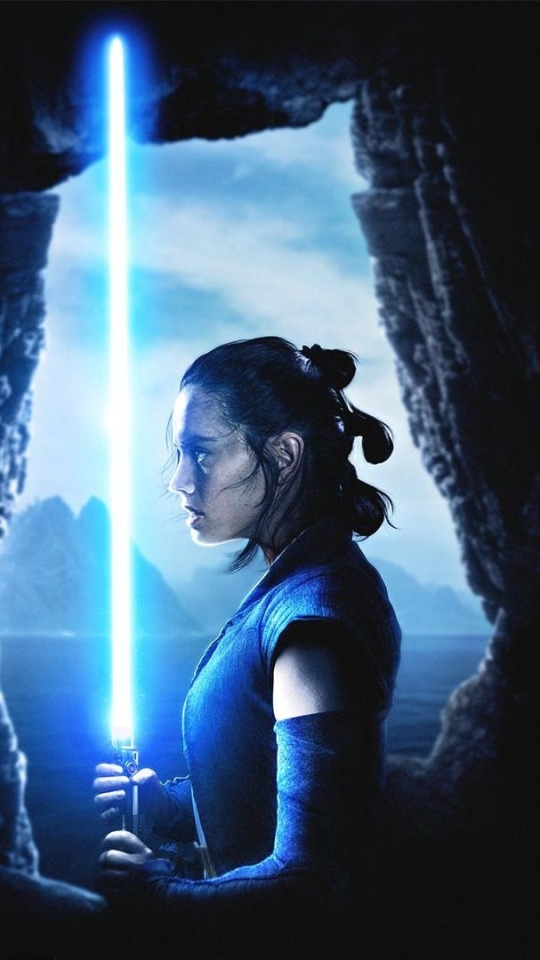 Download mobile wallpaper Star Wars, Lightsaber, Movie, Daisy Ridley, Rey (Star Wars), Star Wars: The Last Jedi for free.