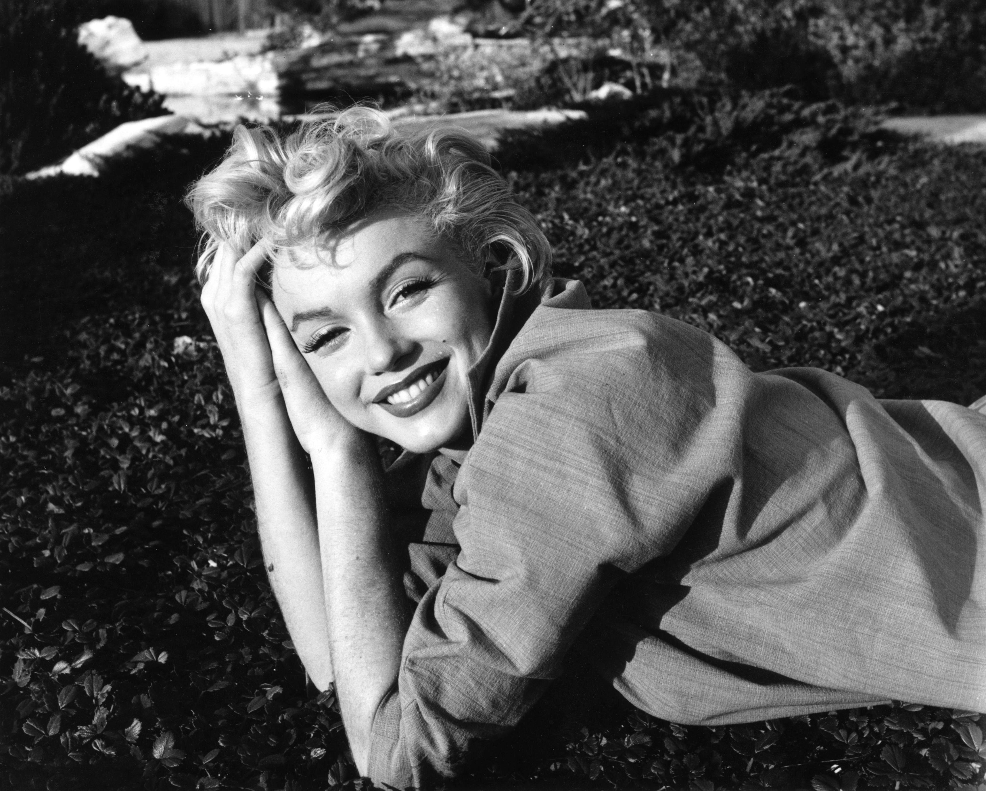 Téléchargez des papiers peints mobile Marilyn Monroe, Le Sourire, Célébrités, Noir & Blanc gratuitement.
