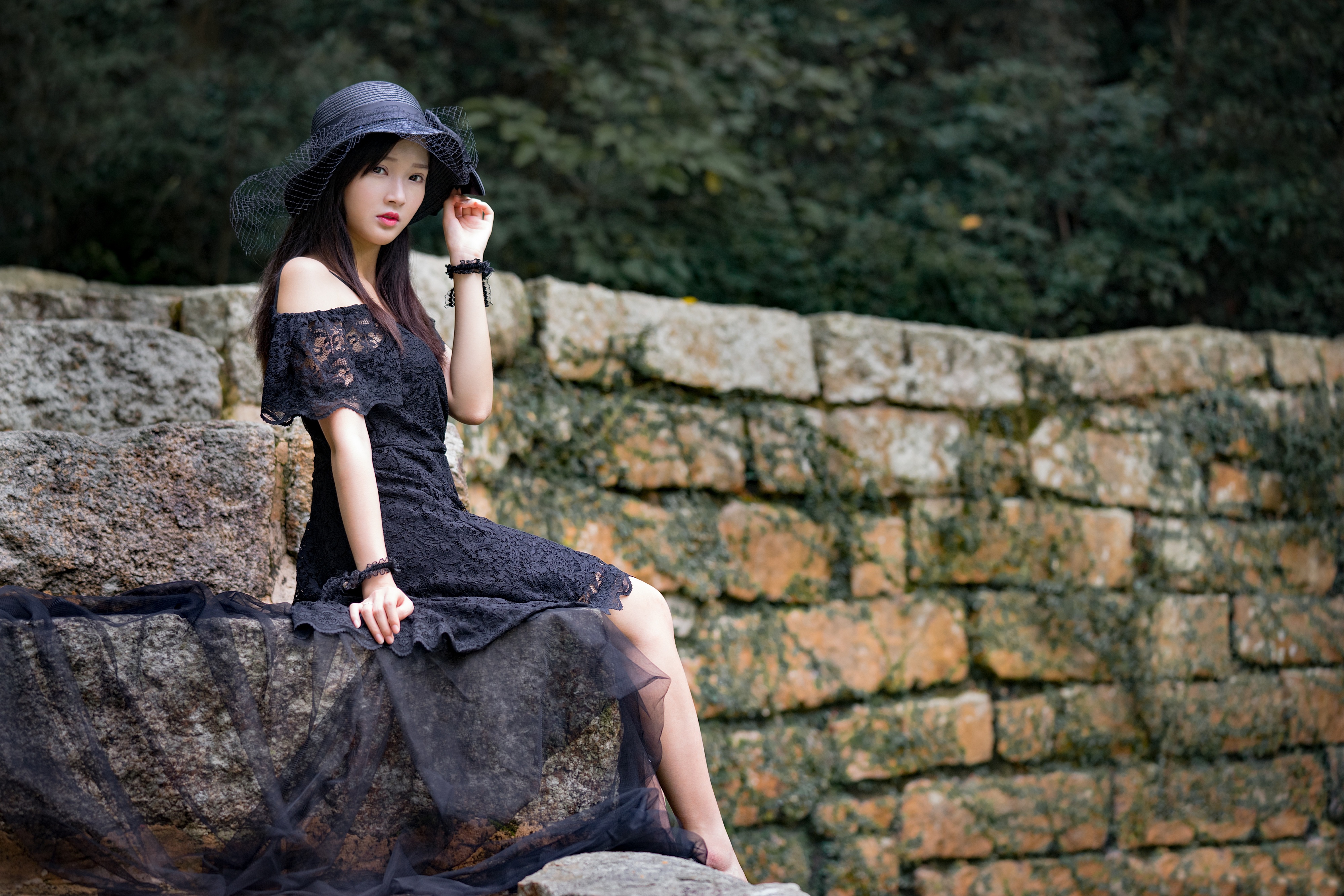 Handy-Wallpaper Hut, Modell, Frauen, Schwarzes Haar, Schwarzes Kleid, Asiatinnen kostenlos herunterladen.