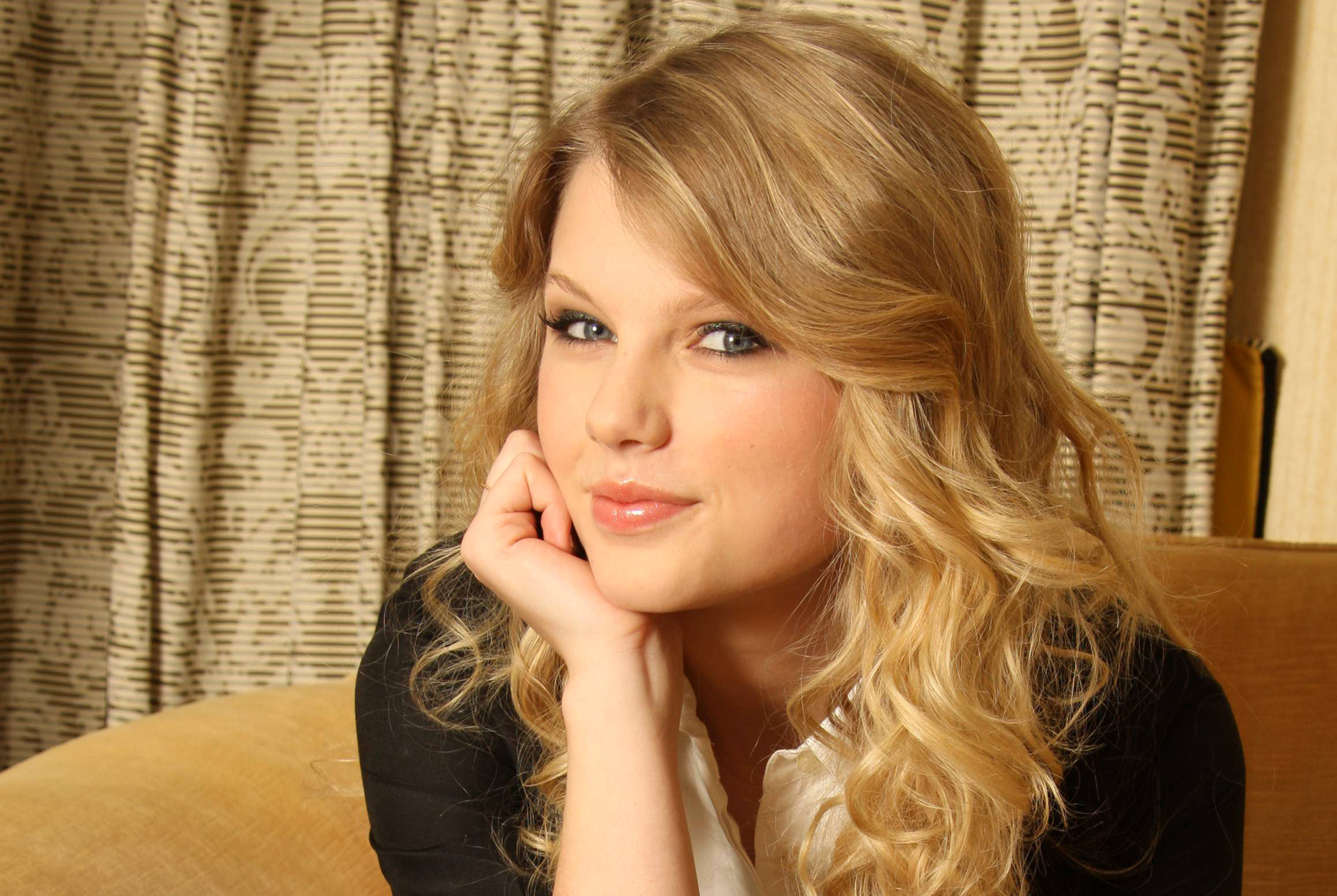 Free download wallpaper Music, Singer, Blonde, Face, Blue Eyes, American, Taylor Swift on your PC desktop