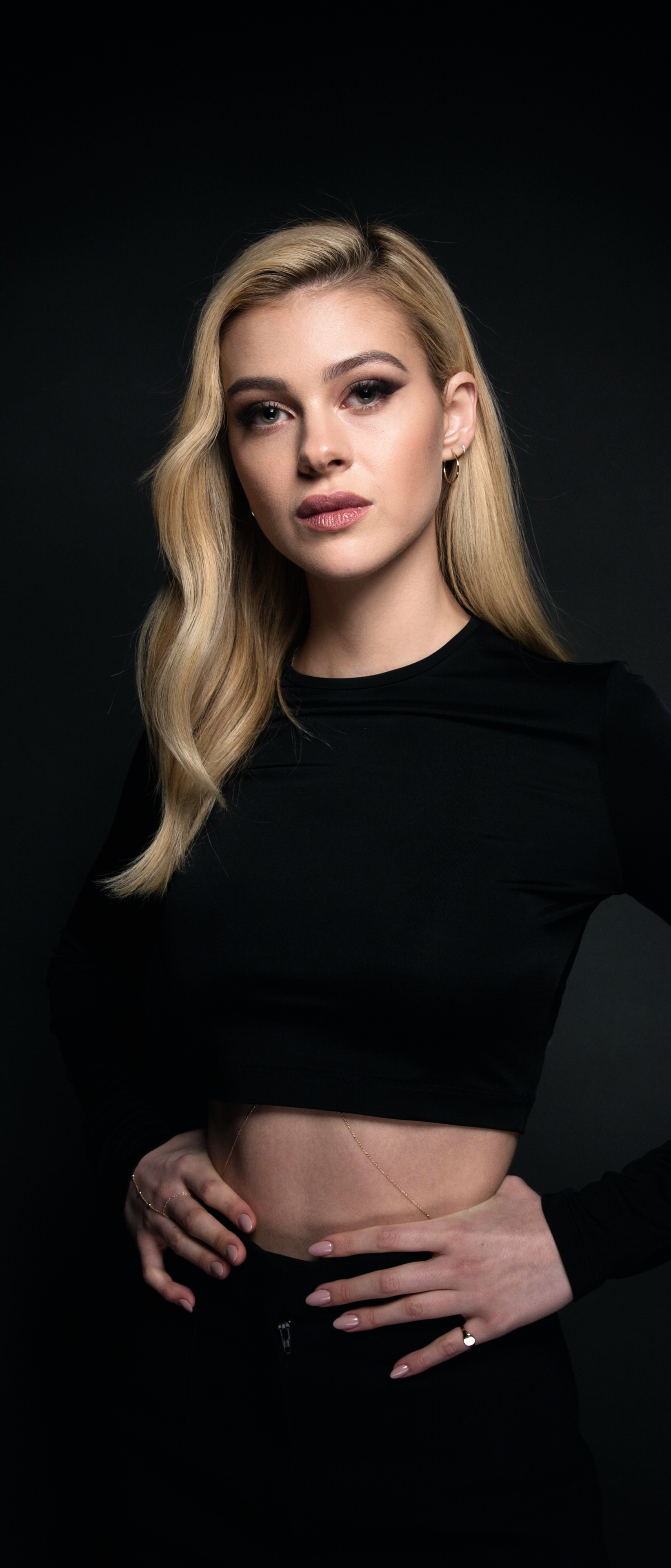 Download mobile wallpaper Blonde, American, Celebrity, Actress, Nicola Peltz for free.