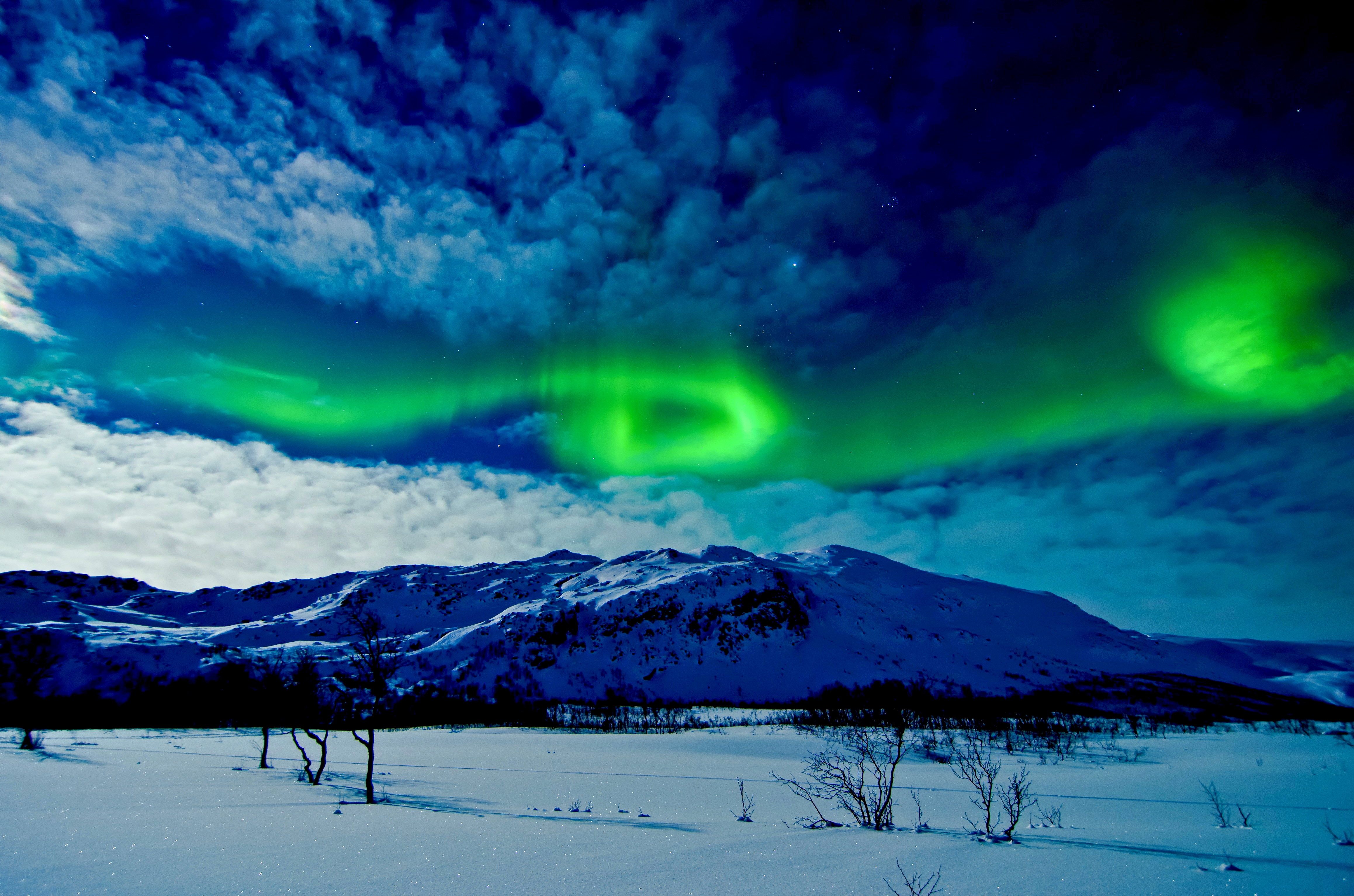 Download mobile wallpaper Landscape, Winter, Sky, Snow, Mountain, Earth, Aurora Borealis, Cloud for free.
