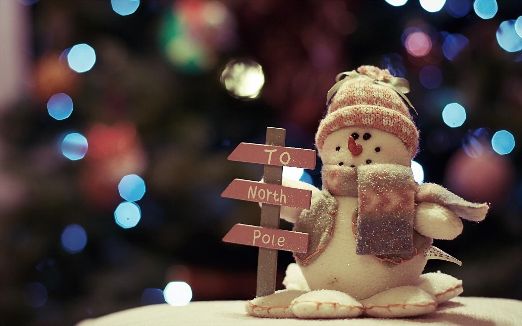 Free download wallpaper Holidays, New Year, Toys, Snowman on your PC desktop