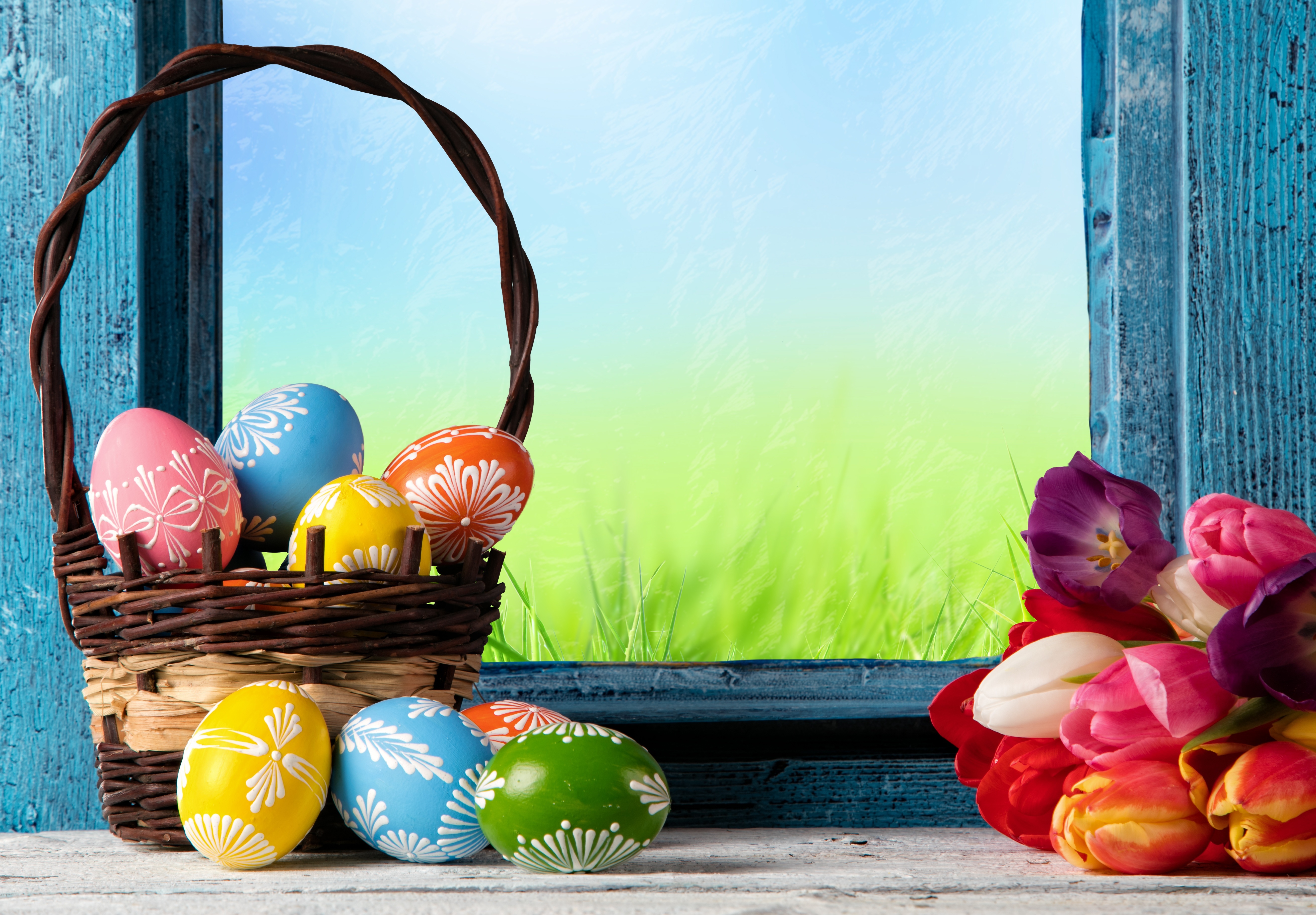 Laden Sie das Feiertage, Ostern, Fenster, Bunt, Korb, Tulpe, Hühnerei, Osterei-Bild kostenlos auf Ihren PC-Desktop herunter