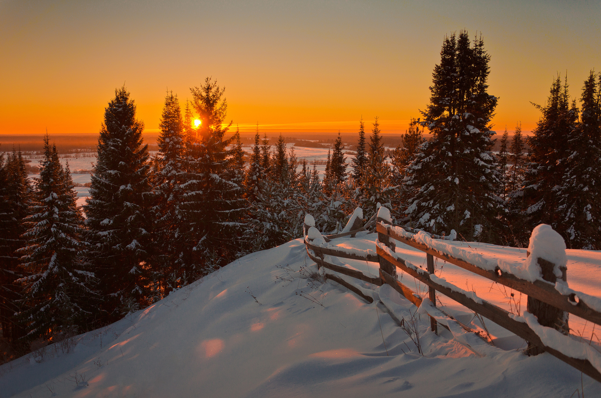 Baixe gratuitamente a imagem Inverno, Natureza, Pôr Do Sol, Neve, Árvore, Terra, Campo, Cerca, Fotografia na área de trabalho do seu PC