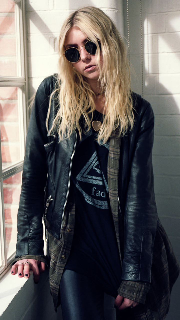 Download mobile wallpaper Music, Singer, Blonde, Sunglasses, Taylor Momsen for free.