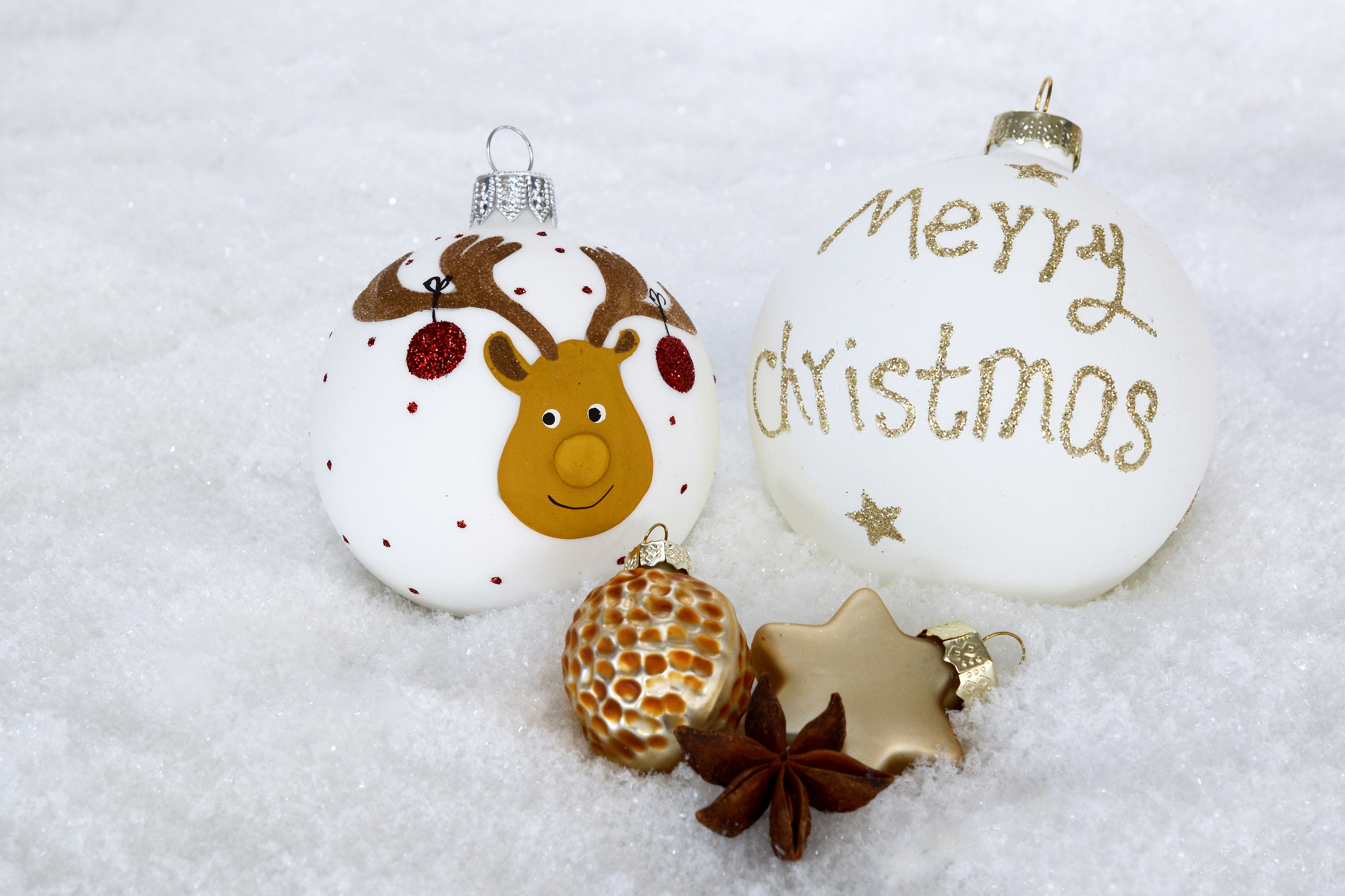 Handy-Wallpaper Feiertage, Schnee, Weihnachten, Weihnachtsschmuck, Frohe Weihnachten, Flitter kostenlos herunterladen.