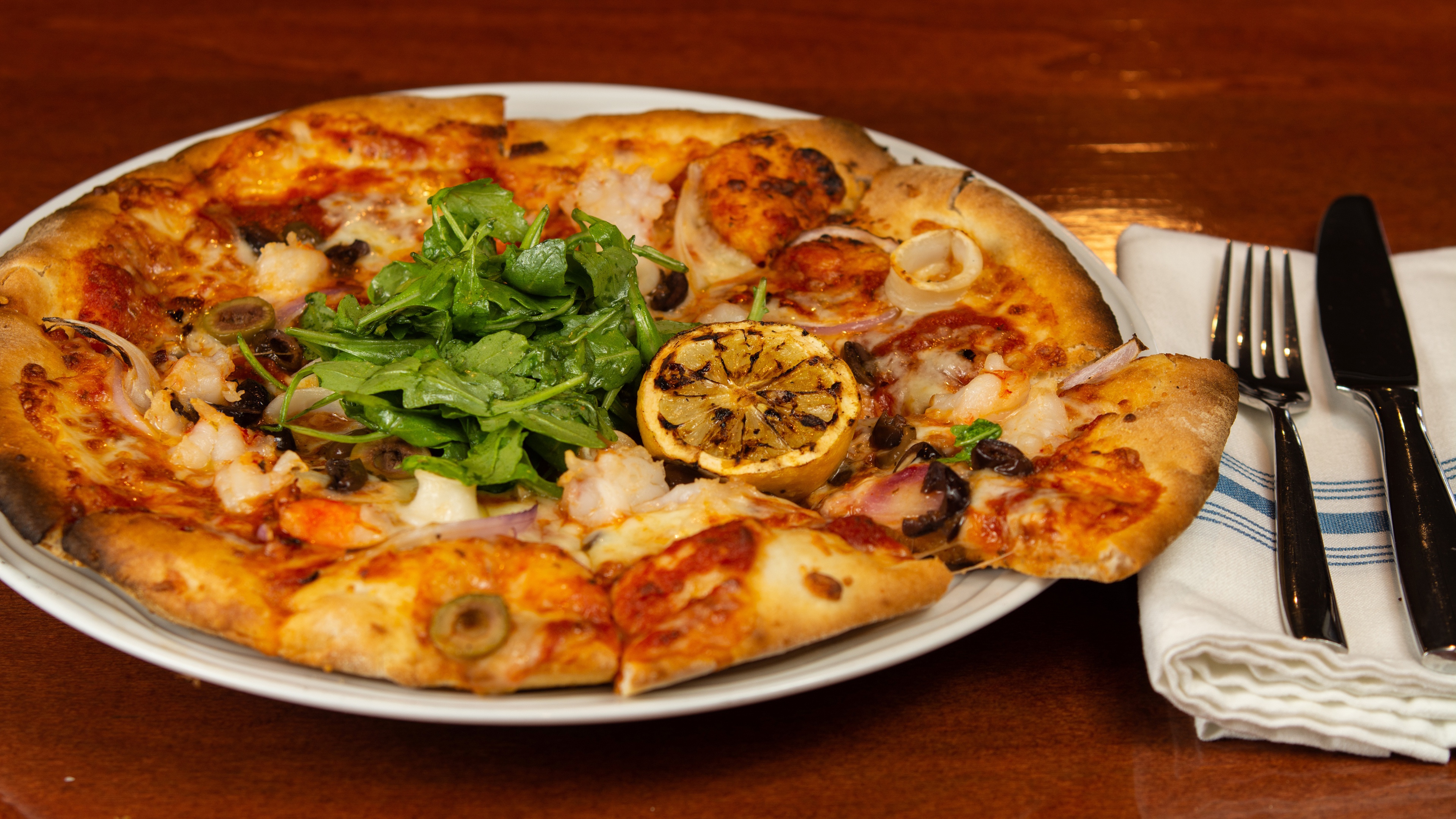 Laden Sie das Gemüse, Pizza, Zitrone, Käse, Nahrungsmittel-Bild kostenlos auf Ihren PC-Desktop herunter