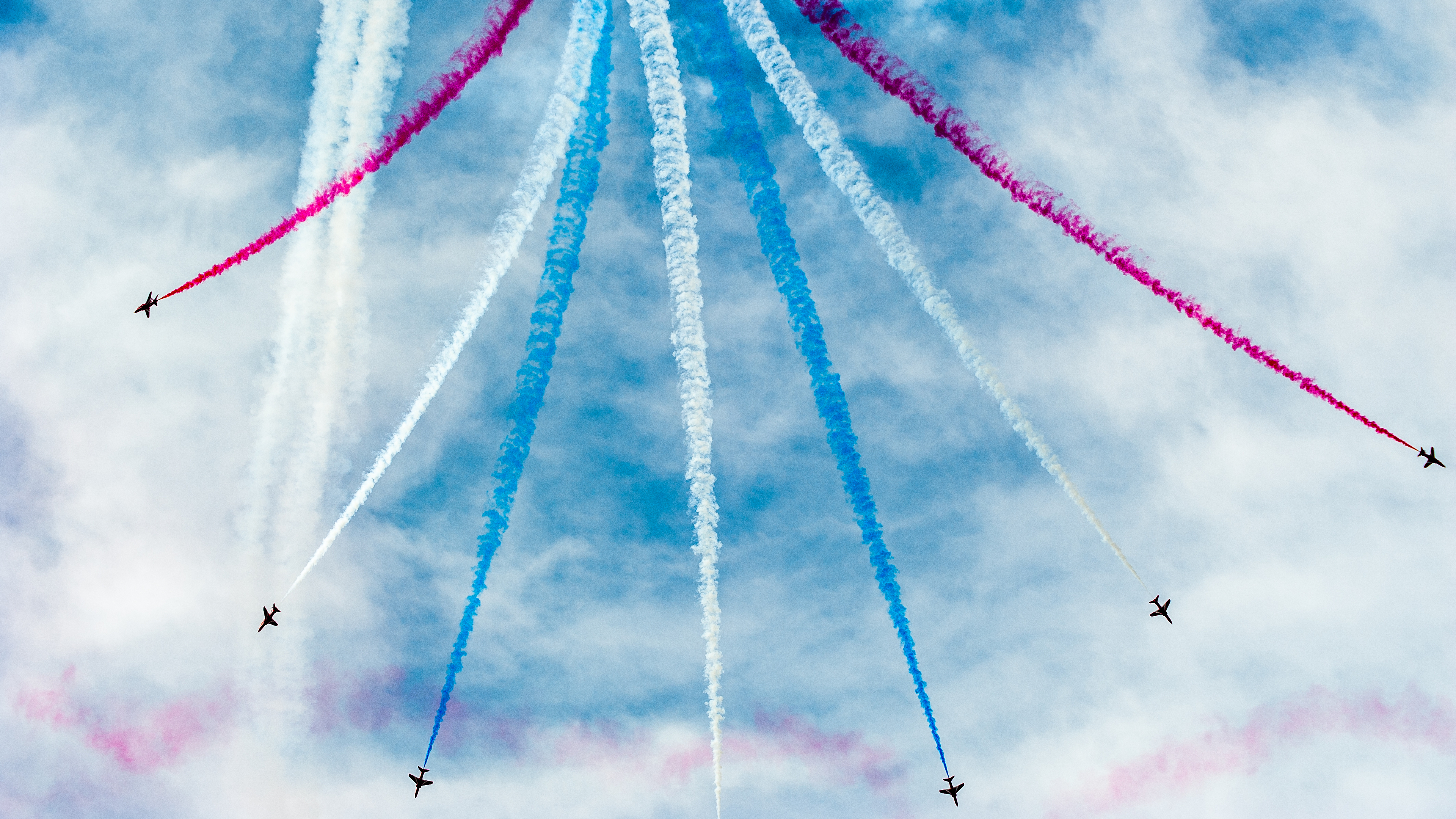 Скачать обои бесплатно Дым, Самолёты, Военные, Аэроплан, Авиасалон, Военный Самолет картинка на рабочий стол ПК
