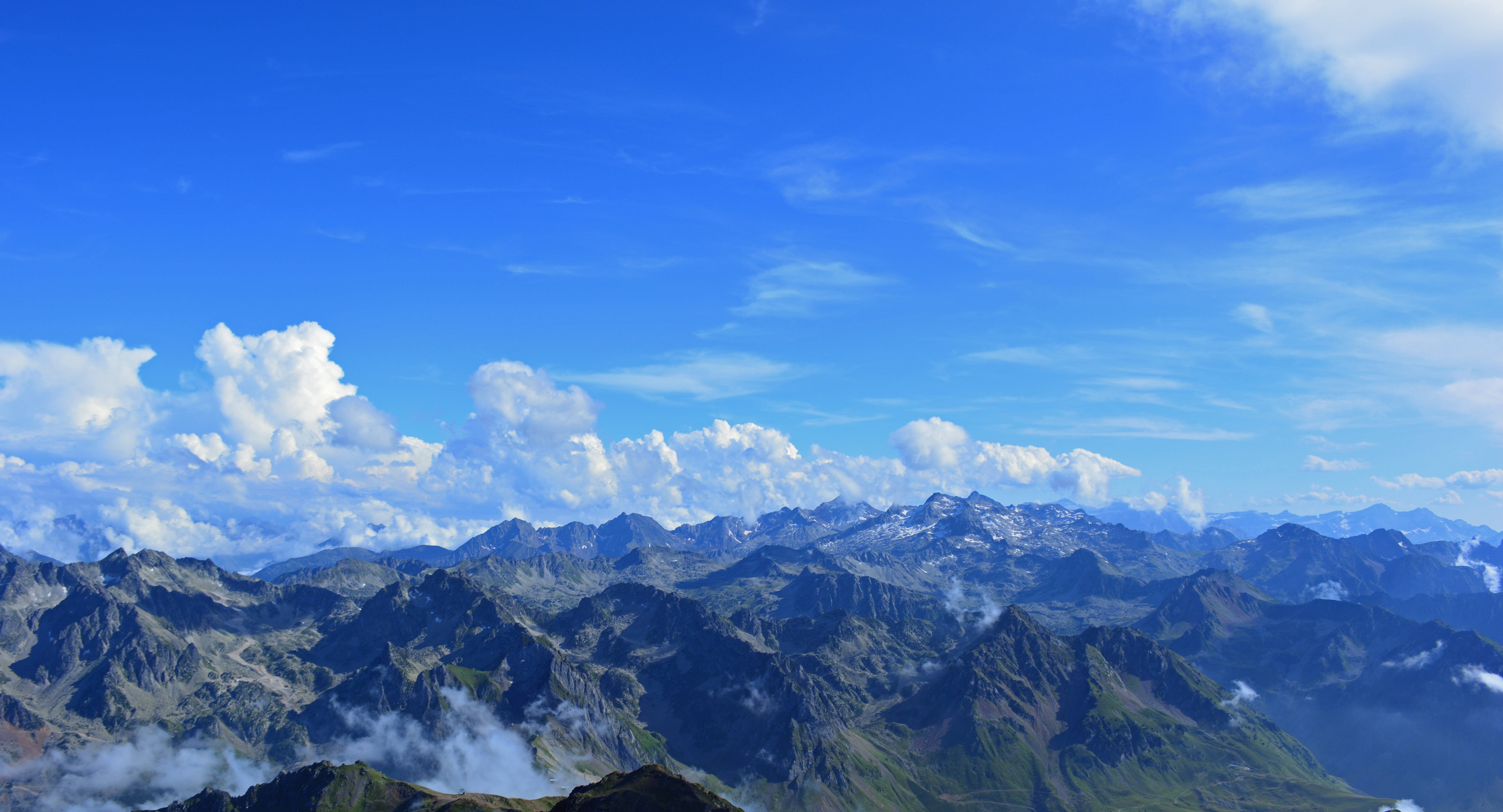 Laden Sie das Landschaft, Natur, Horizont, Gebirge, Wolke, Berge, Erde/natur, Luftbildfotografie-Bild kostenlos auf Ihren PC-Desktop herunter