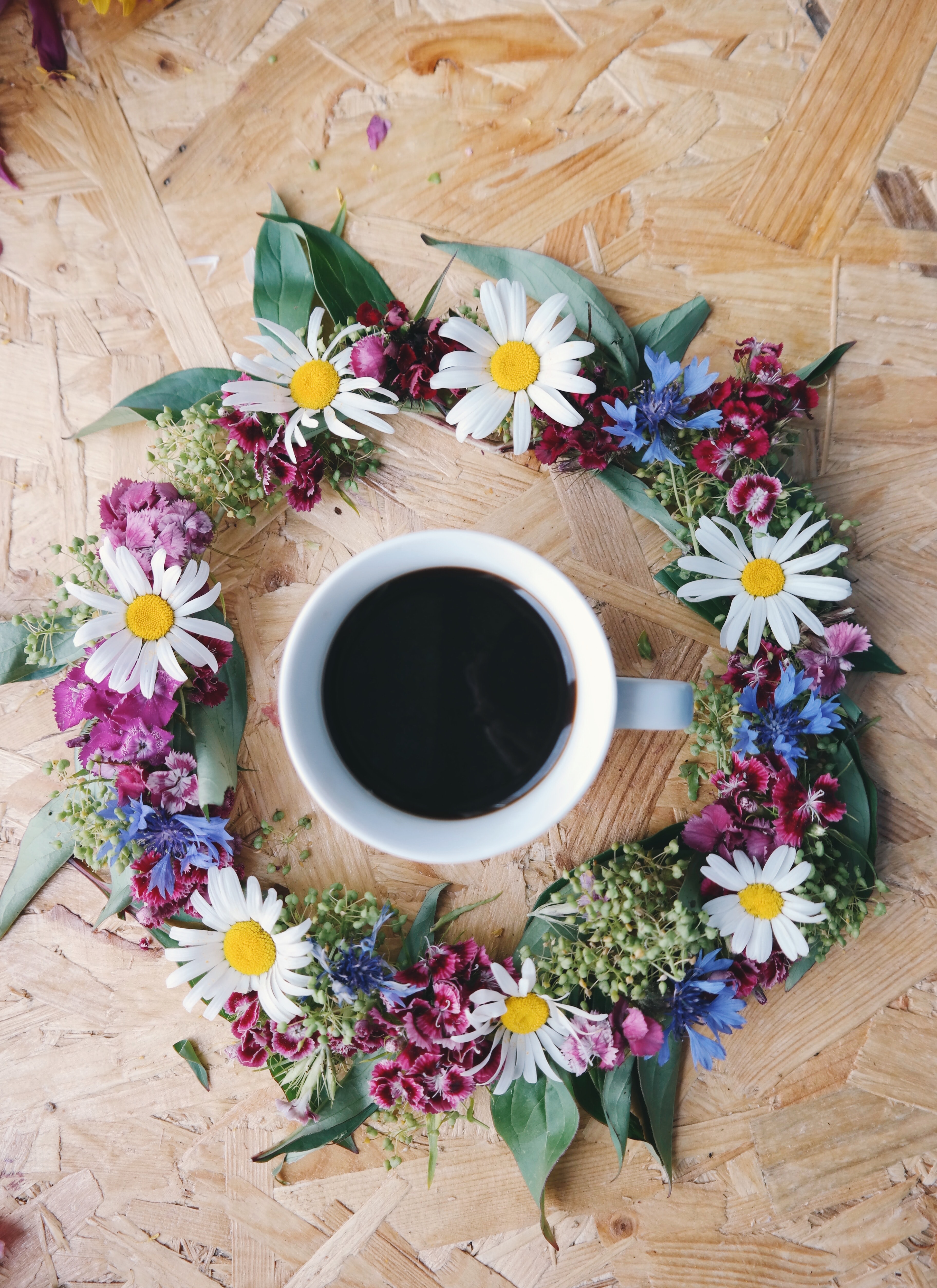 cup, flowers, food, coffee, surface, wreath