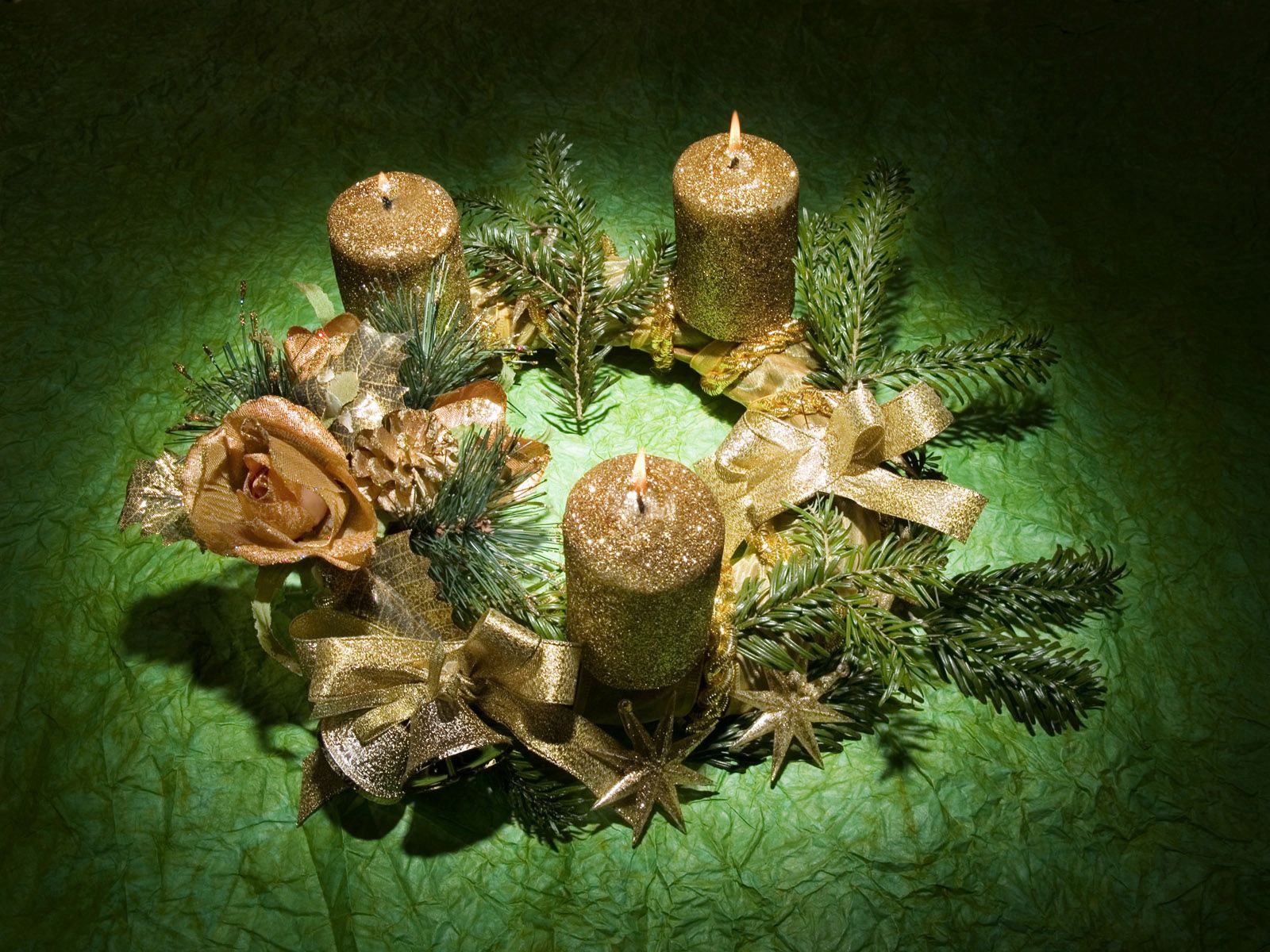 Download mobile wallpaper Decorations, New Year, Holidays, Table, Christmas, Candles for free.