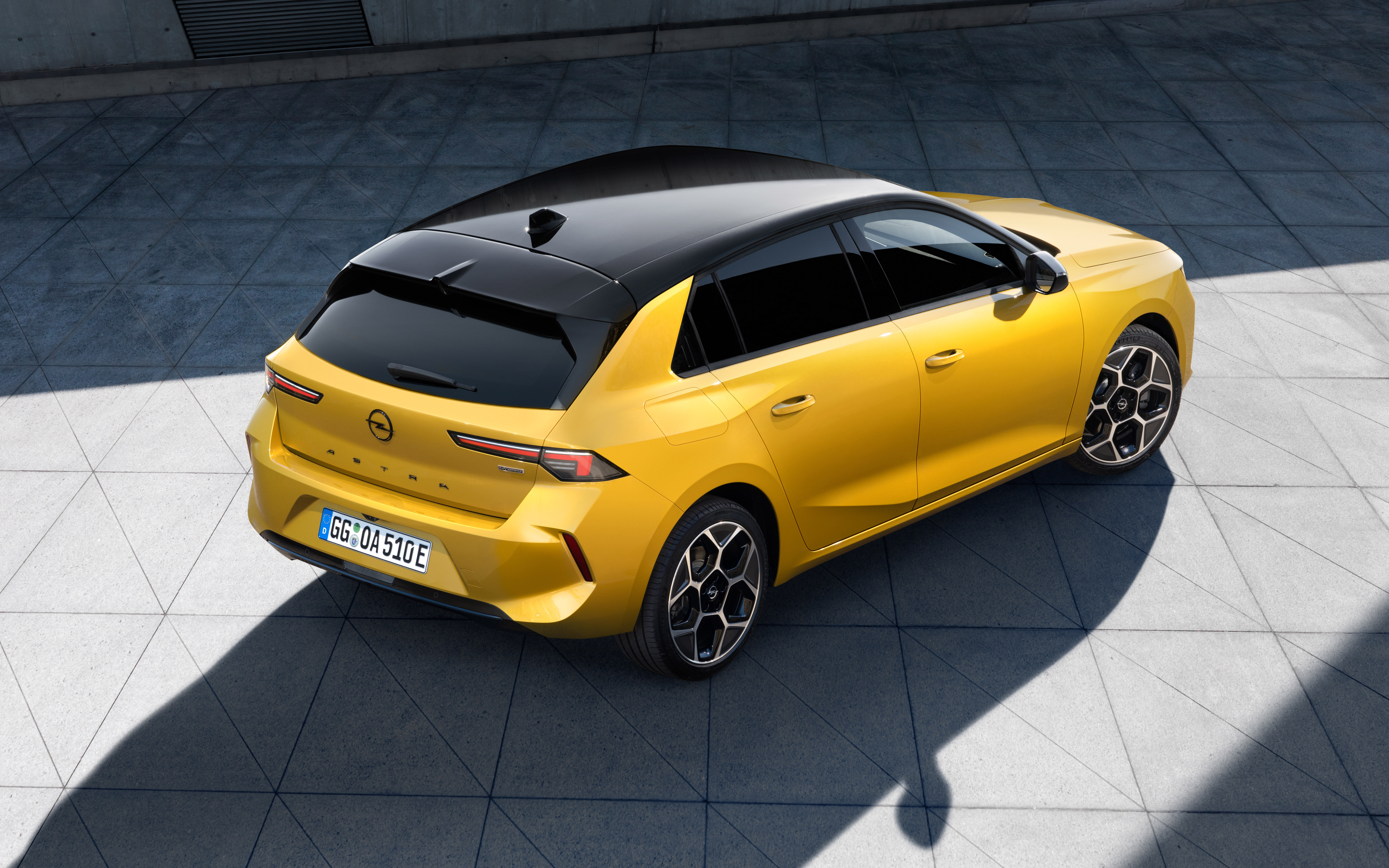 Завантажити шпалери Opel Astra Hybrid на телефон безкоштовно