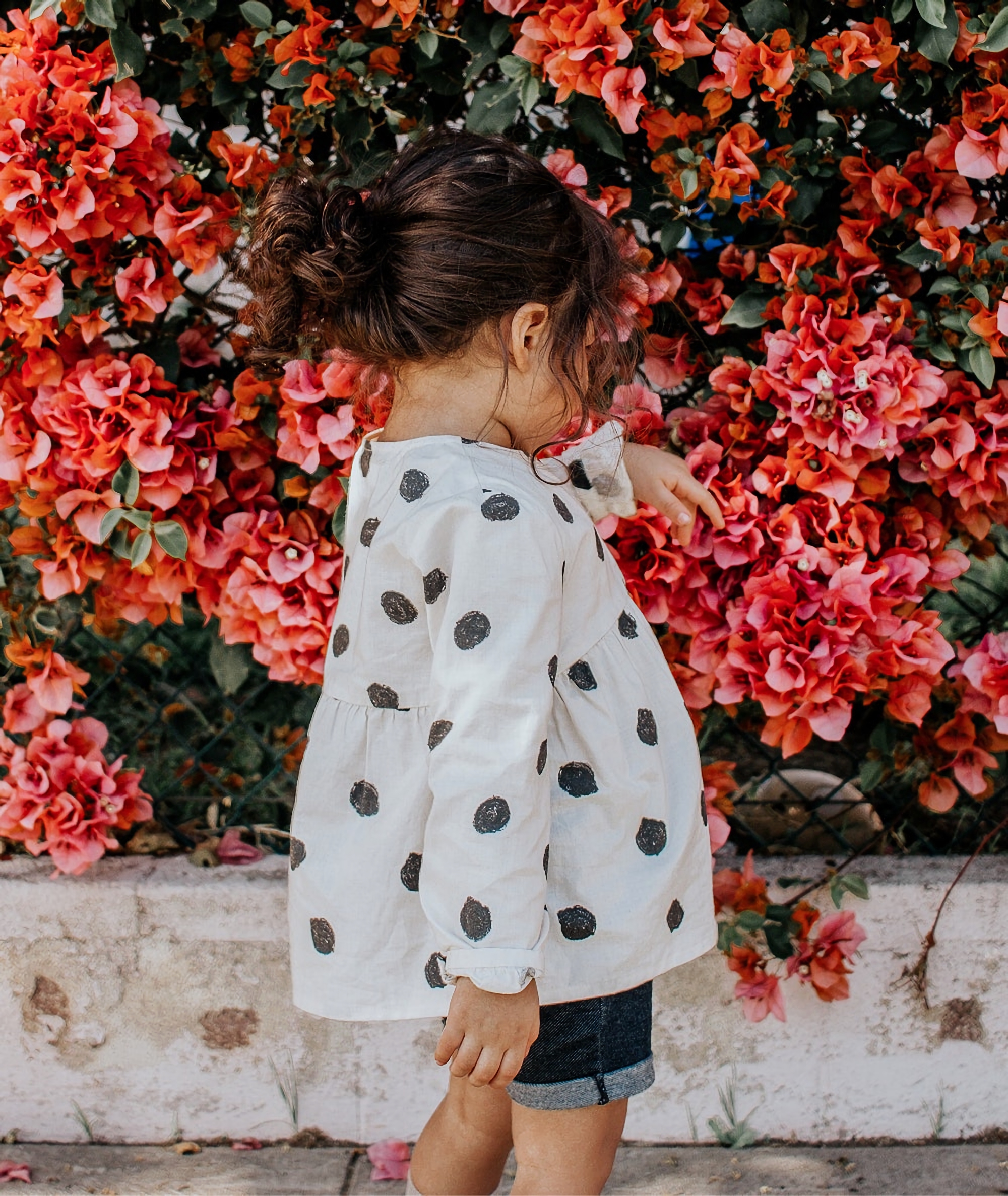 Download mobile wallpaper Miscellaneous, Miscellanea, Flowers, Child, Bright, Girl for free.