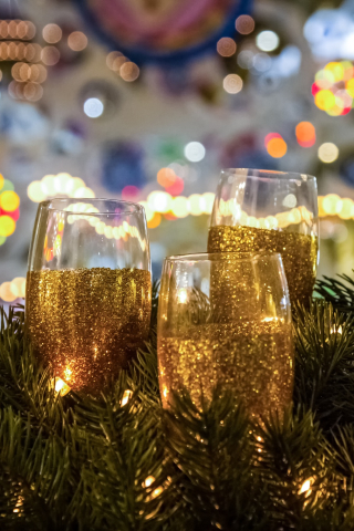 Download mobile wallpaper New Year, Holiday, Glass, Champagne for free.
