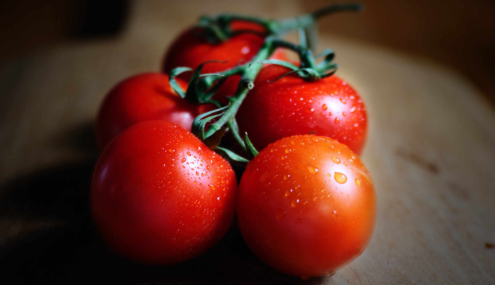 Handy-Wallpaper Tomate, Nahrungsmittel, Früchte kostenlos herunterladen.