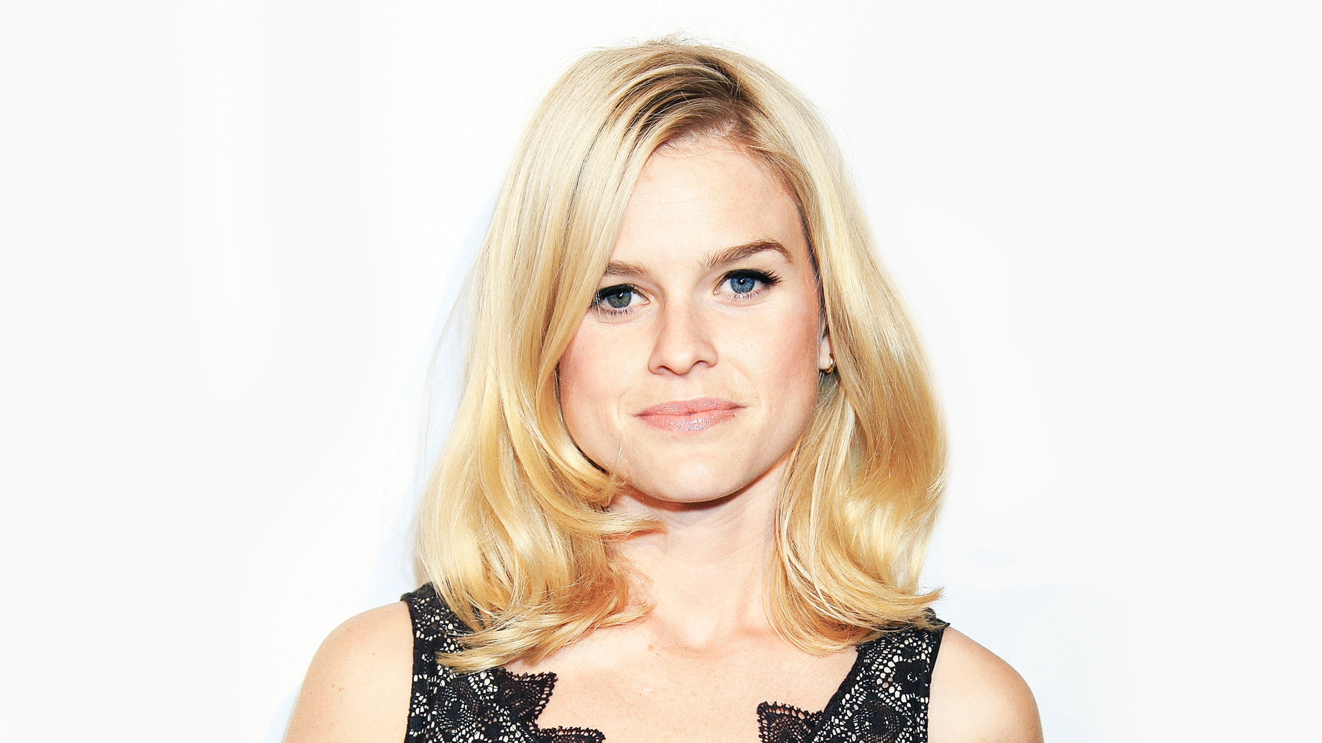 Free download wallpaper Blonde, English, Face, Blue Eyes, Celebrity, Actress, Alice Eve on your PC desktop