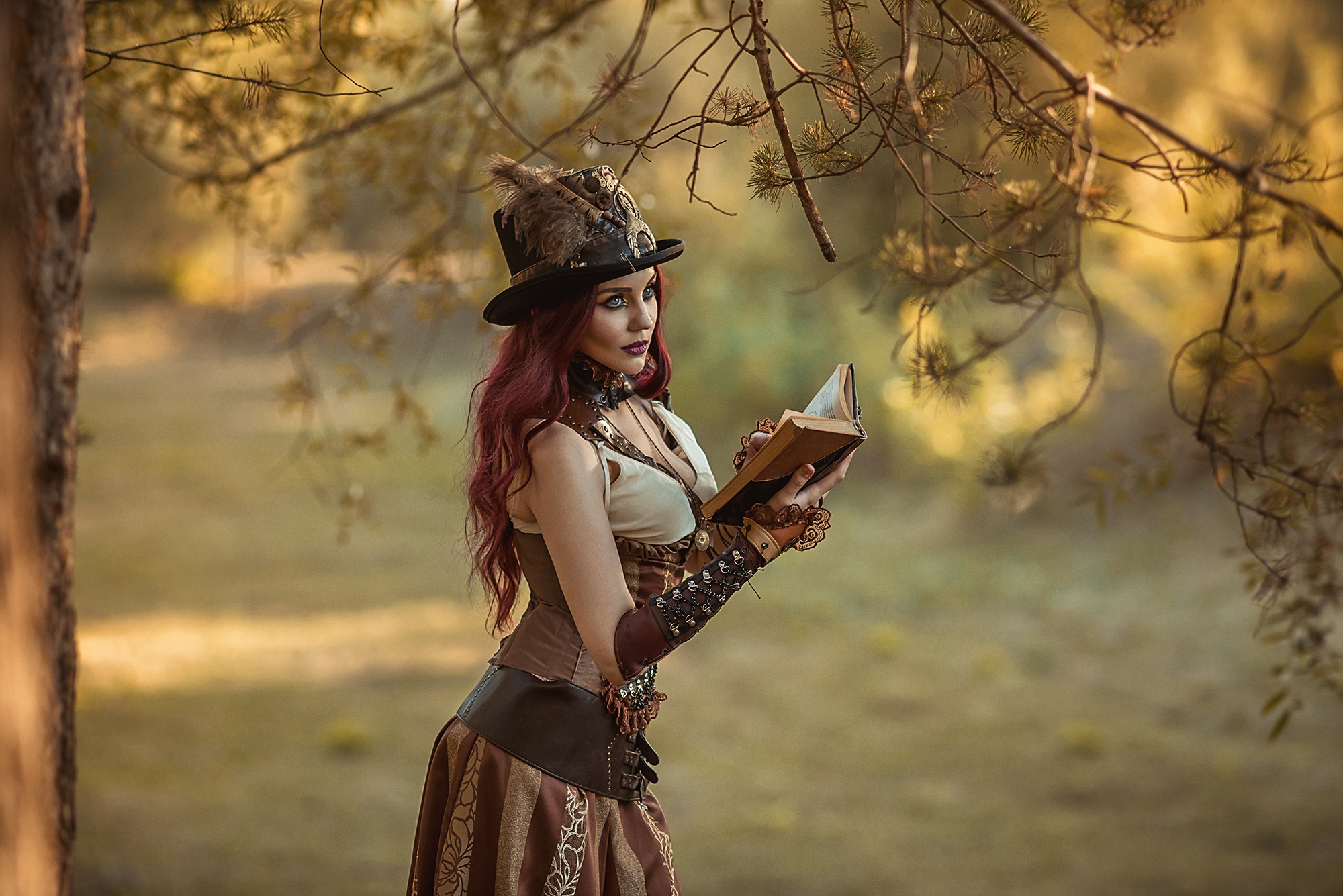 Baixe gratuitamente a imagem Livro, Chapéu, Mulheres, Cabelo Longo, Cabelo Vermelho, Batom, Cosplay, Profundidade De Campo na área de trabalho do seu PC