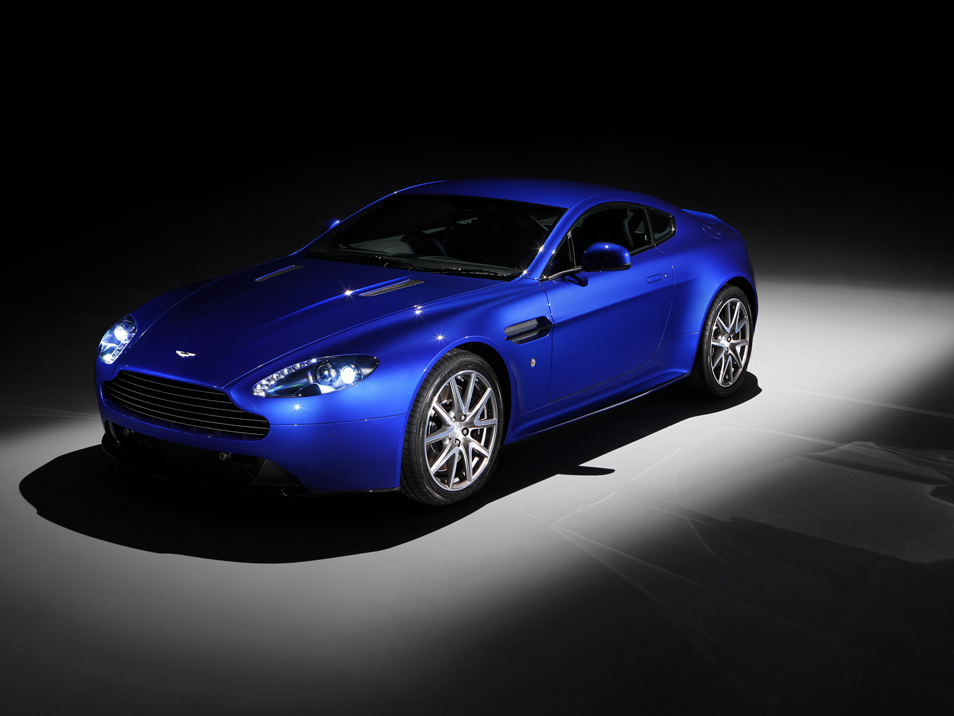 321537 Hintergrundbilder und Aston Martin V8 Vantage Bilder auf dem Desktop. Laden Sie  Bildschirmschoner kostenlos auf den PC herunter