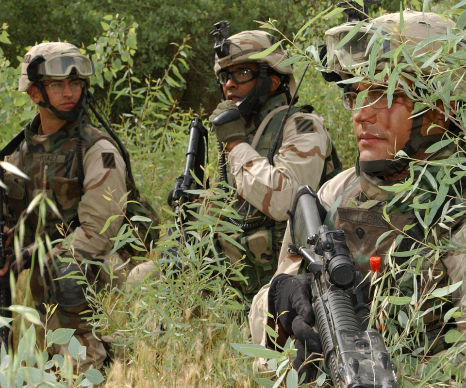 Baixe gratuitamente a imagem Arma, Militar, Soldado, Pistola na área de trabalho do seu PC