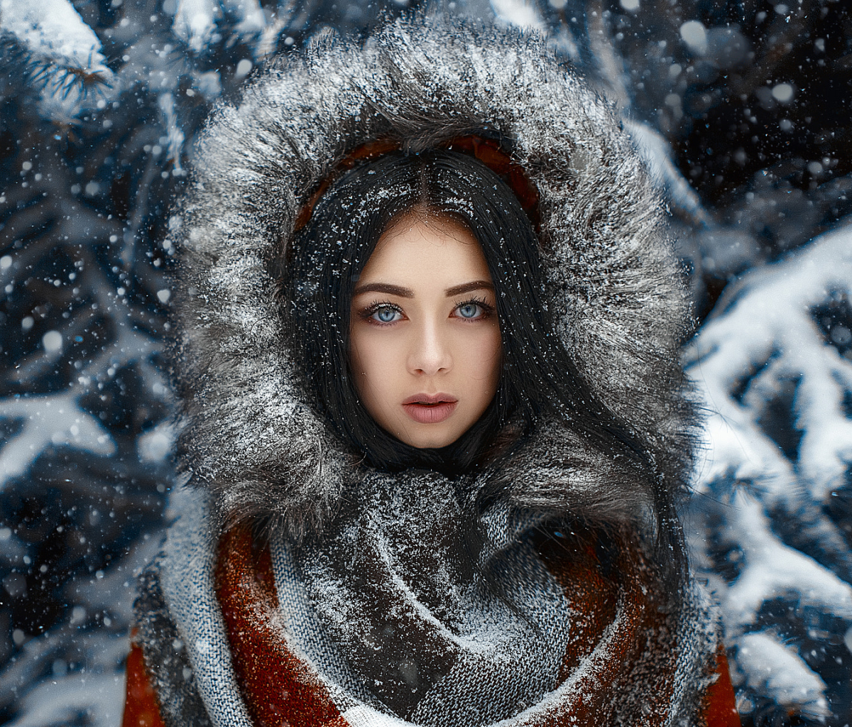 Free download wallpaper Winter, Snow, Fur, Coat, Model, Women, Blue Eyes, Black Hair on your PC desktop