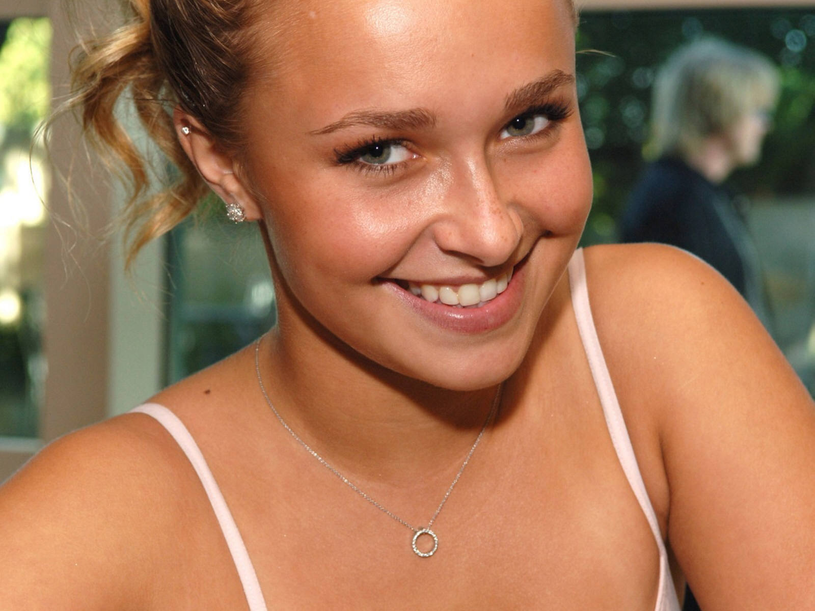 Téléchargez gratuitement l'image Célébrités, Hayden Panettière sur le bureau de votre PC