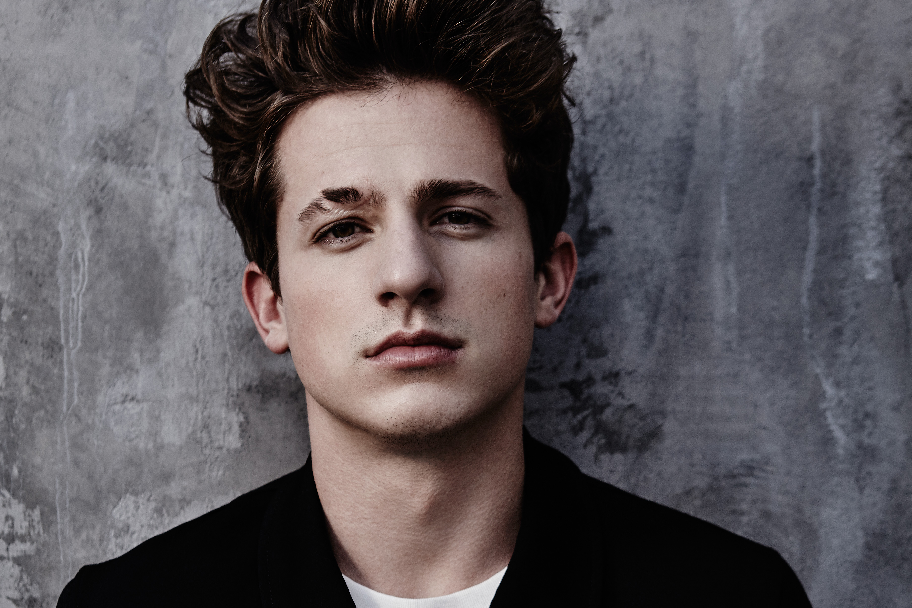 Descargar fondos de escritorio de Charlie Puth HD