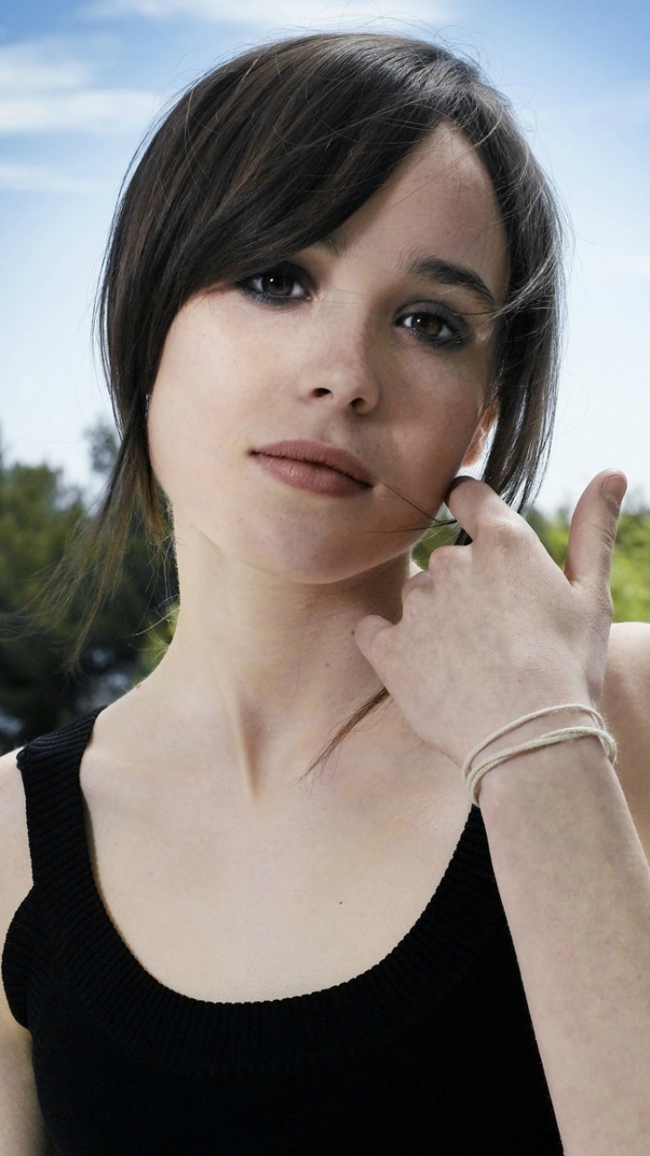 Download mobile wallpaper Celebrity, Ellen Page for free.