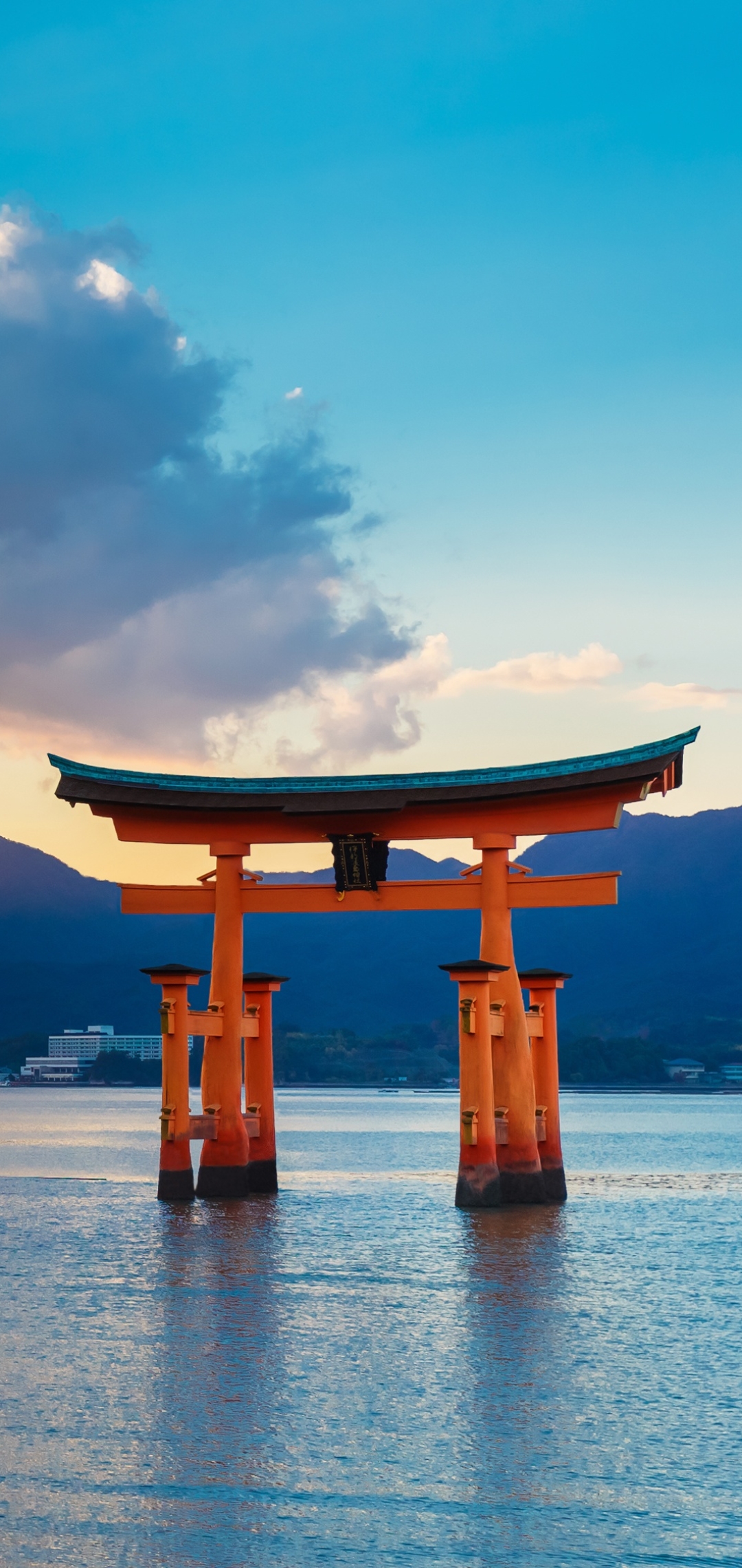 1329701 Bildschirmschoner und Hintergrundbilder Itsukushima Tor auf Ihrem Telefon. Laden Sie  Bilder kostenlos herunter