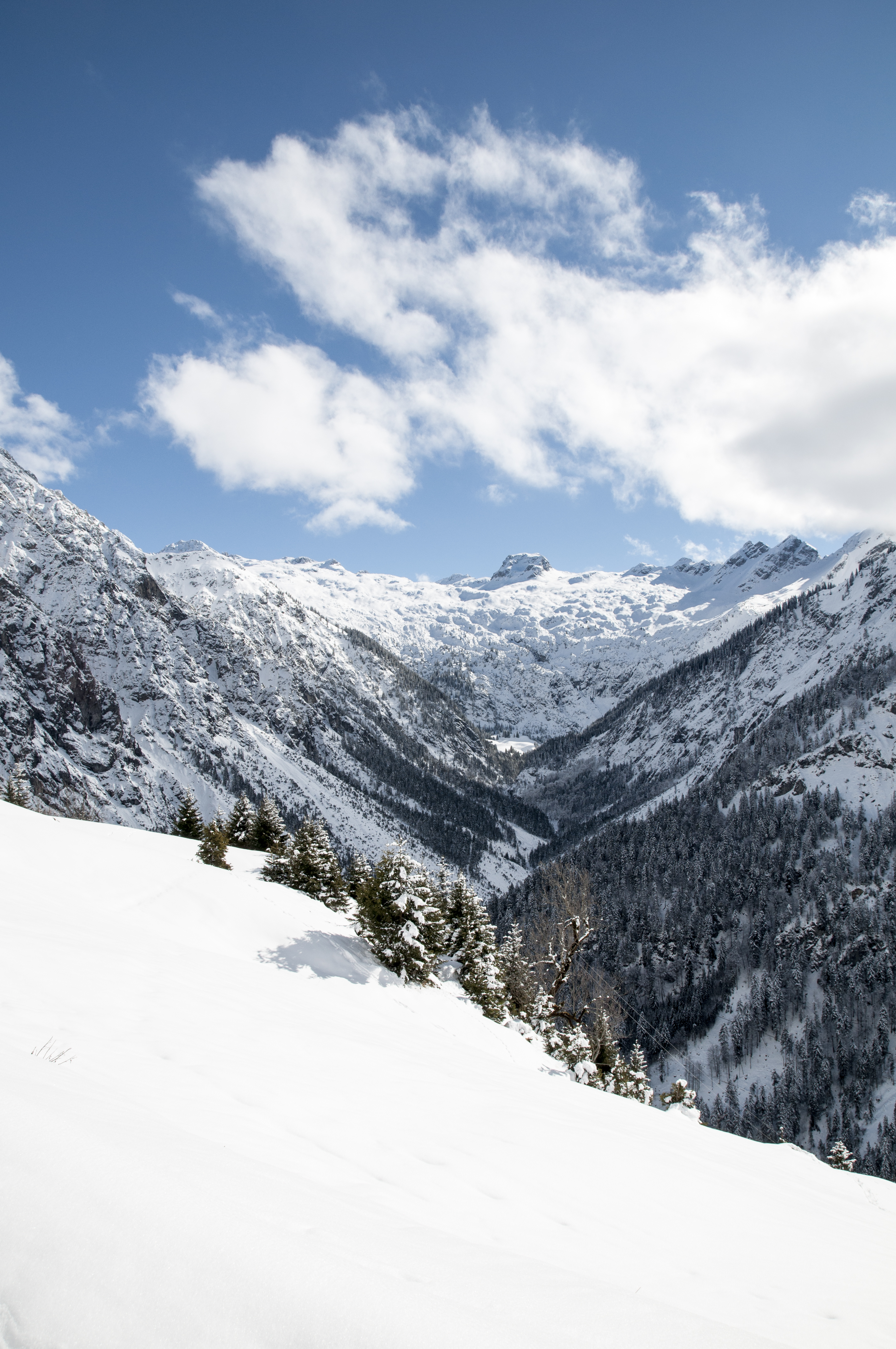 Handy-Wallpaper Winter, Natur, Schnee, Senke, Tal, Mountains, Landschaft kostenlos herunterladen.