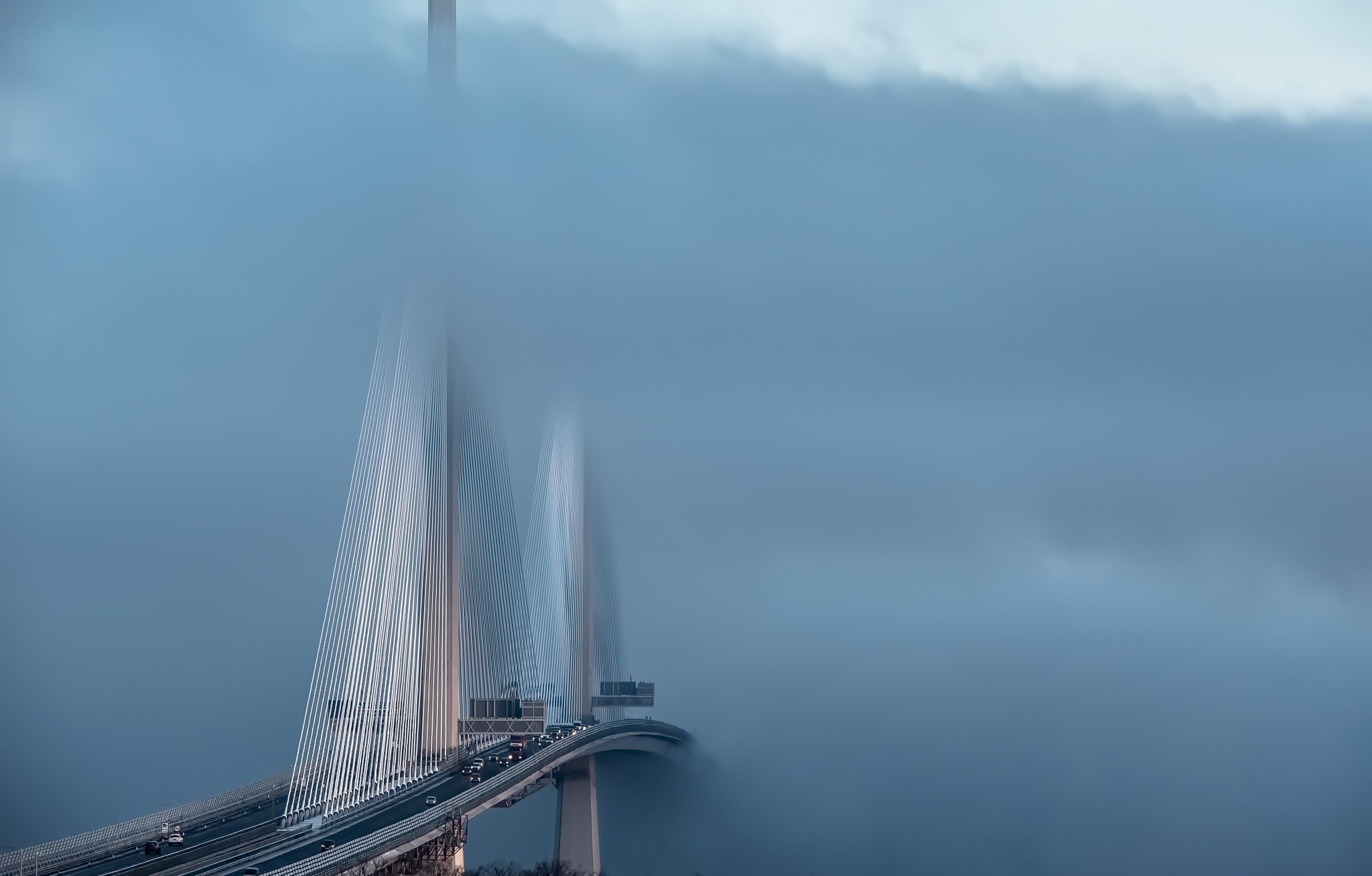 Скачать картинку Мосты, Туман, Мост, Сделано Человеком в телефон бесплатно.