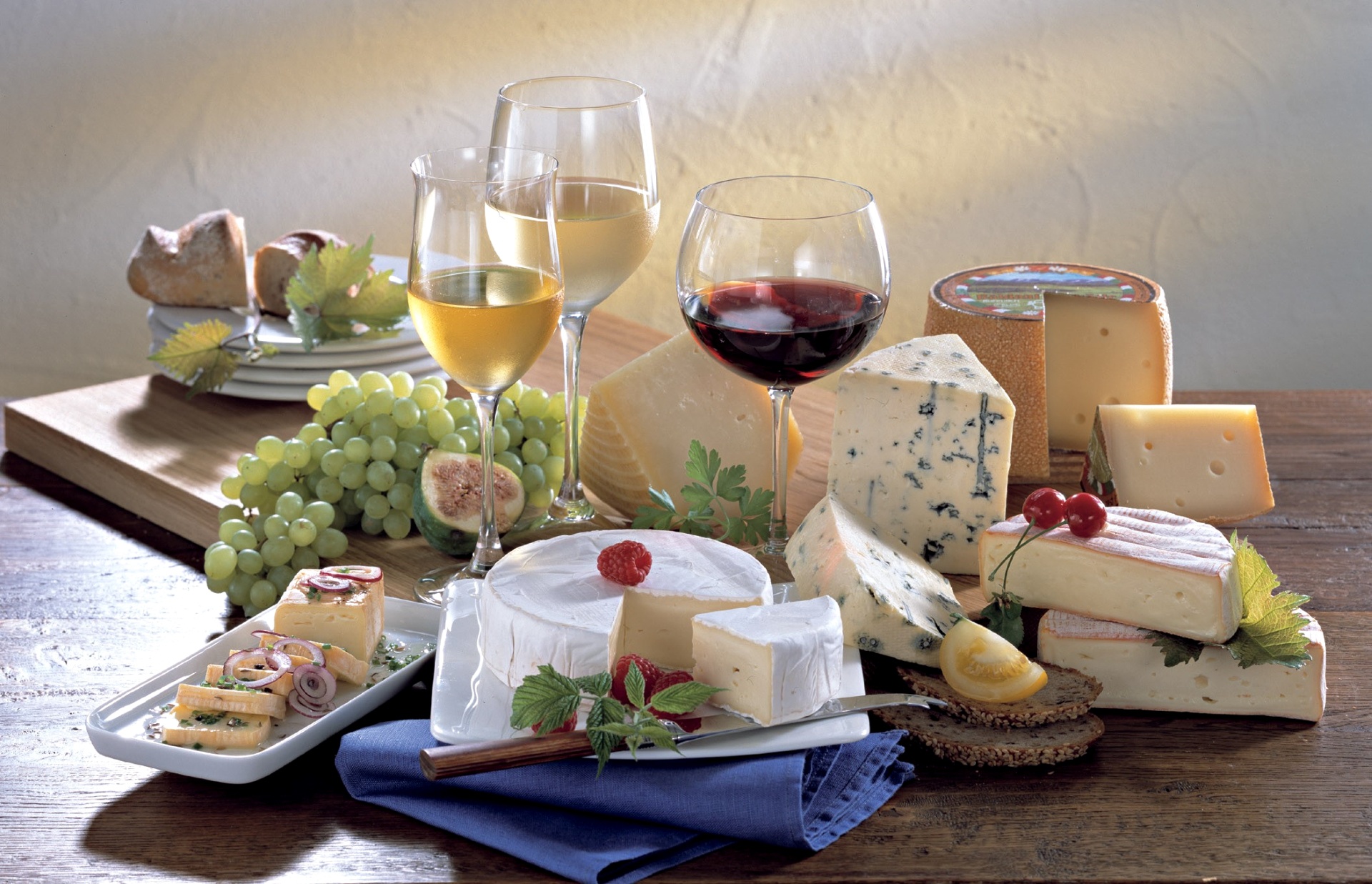 Handy-Wallpaper Wein, Glas, Käse, Nahrungsmittel, Stillleben, Früchte kostenlos herunterladen.