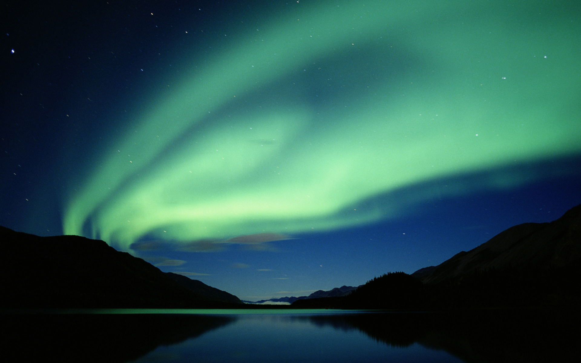 1081066 descargar fondo de pantalla aurora boreal, tierra/naturaleza: protectores de pantalla e imágenes gratis
