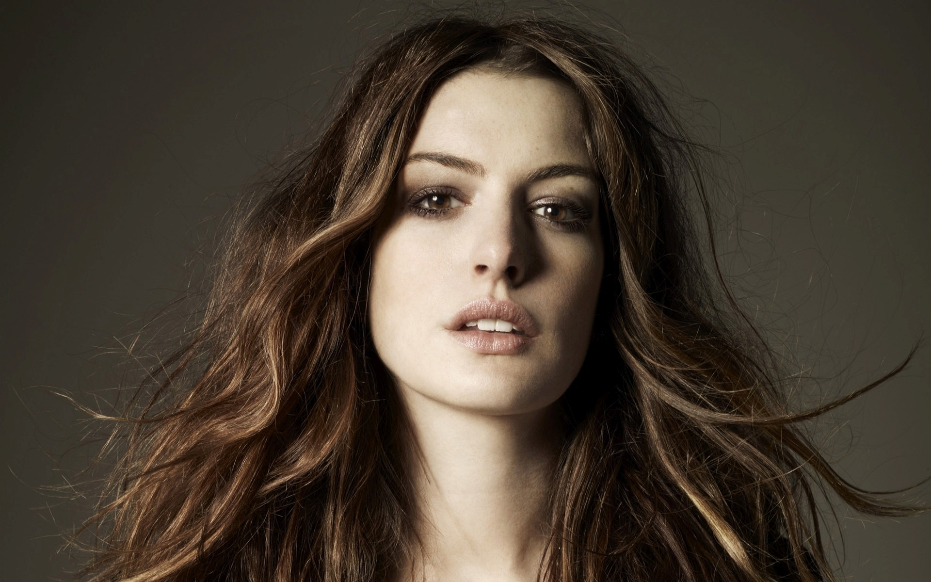 Handy-Wallpaper Anne Hathaway, Haar, Gesicht, Berühmtheiten kostenlos herunterladen.