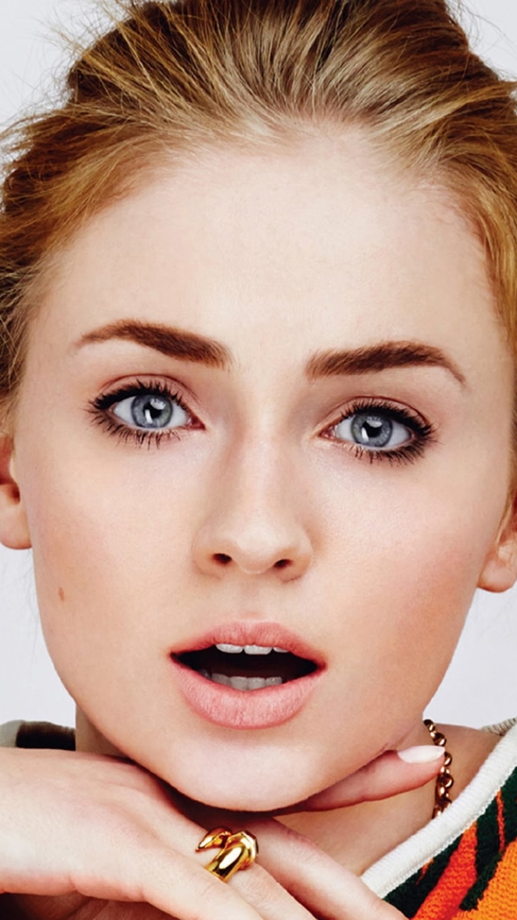 Download mobile wallpaper Redhead, Face, Blue Eyes, Celebrity, Actress, Sophie Turner for free.