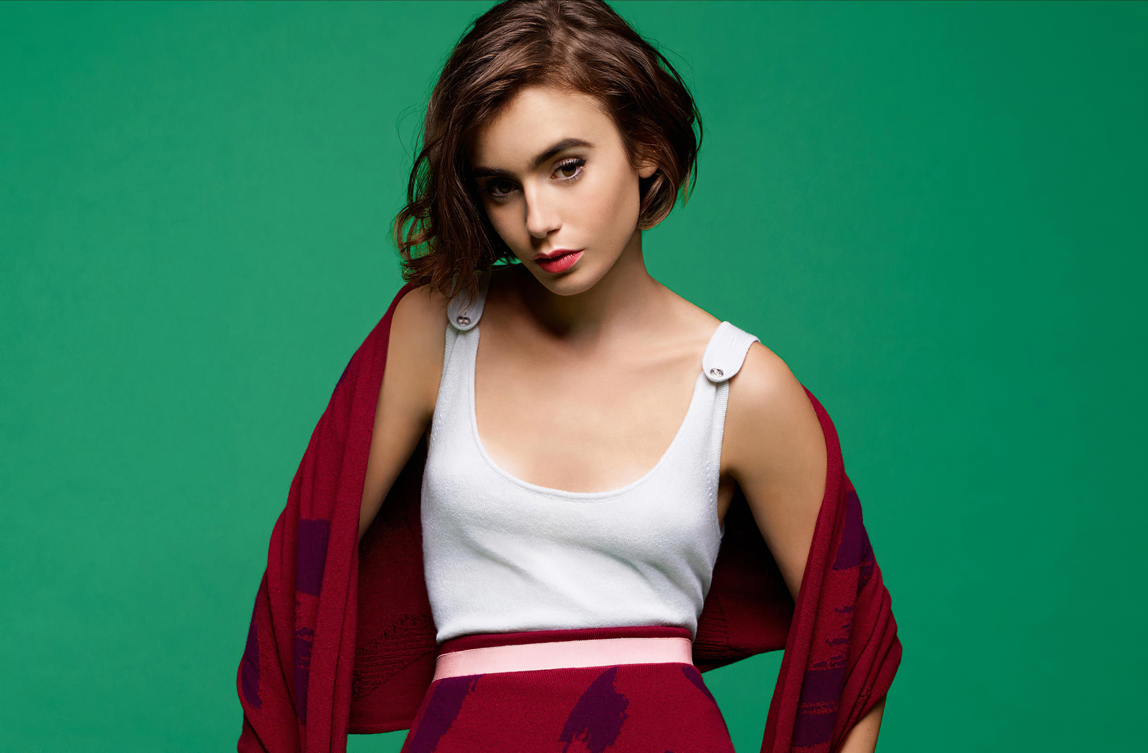 Download mobile wallpaper Brunette, American, Celebrity, Short Hair, Actress, Lily Collins for free.