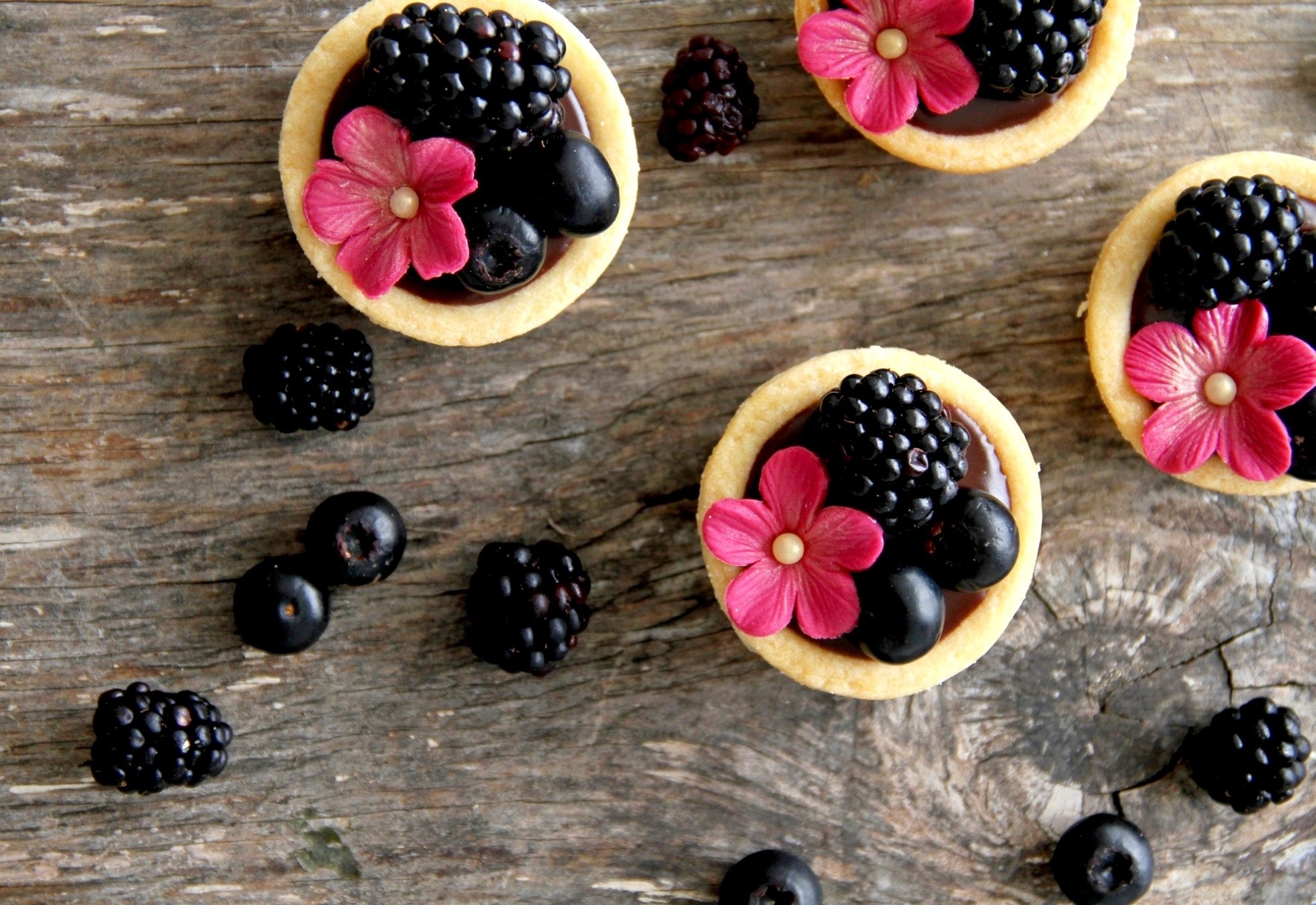 berries, flowers, food, blackberry, registration, typography, cakes wallpapers for tablet