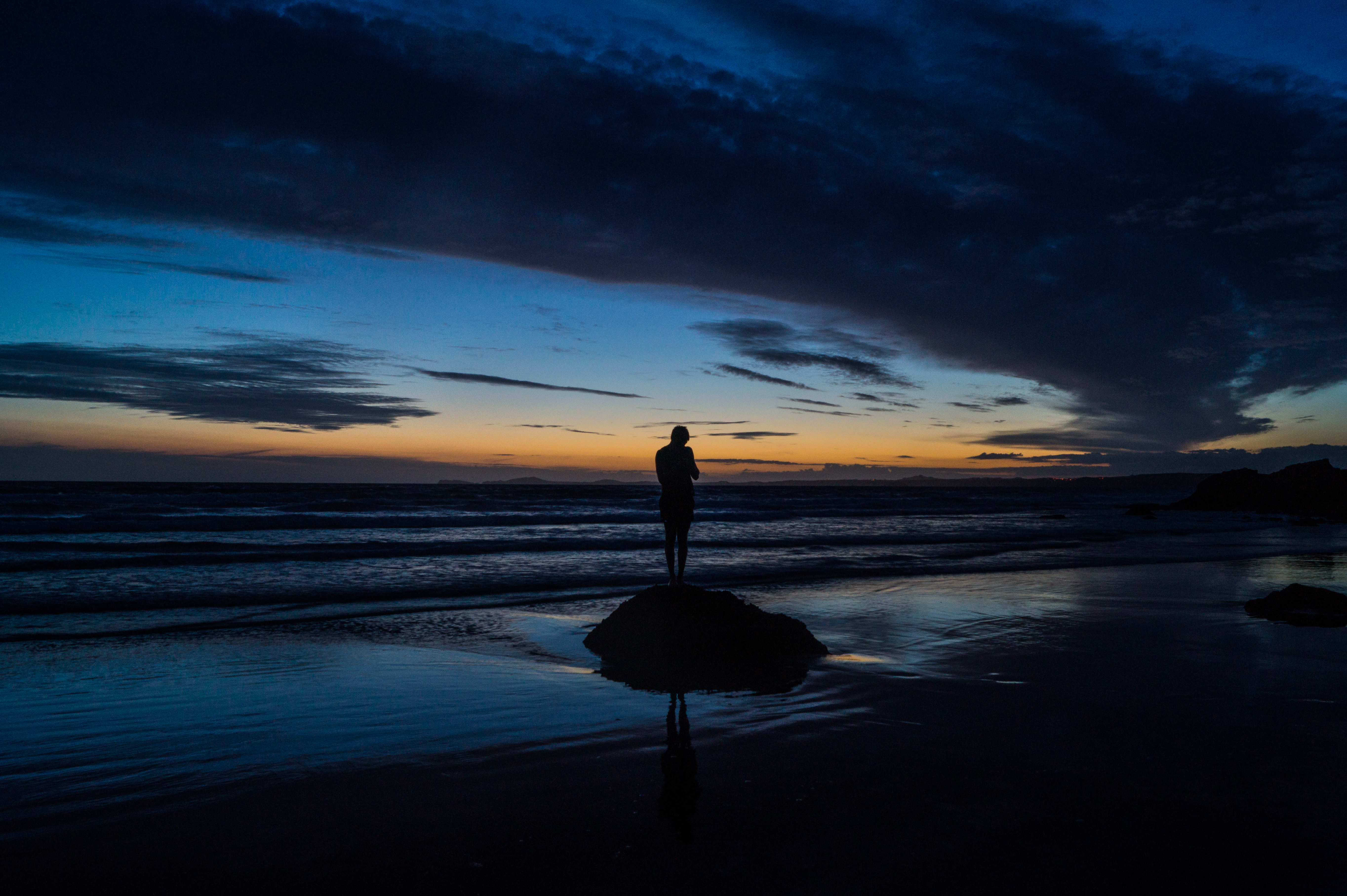 Download mobile wallpaper Silhouette, Lonely, Loneliness, Dark, Sunset, Alone for free.