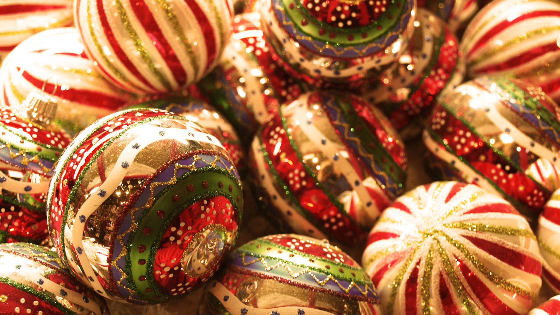 60760 descargar fondo de pantalla vacaciones, año nuevo, juguetes, navidad, decoraciones de navidad, pelotas, bolas, decoración del árbol de navidad: protectores de pantalla e imágenes gratis