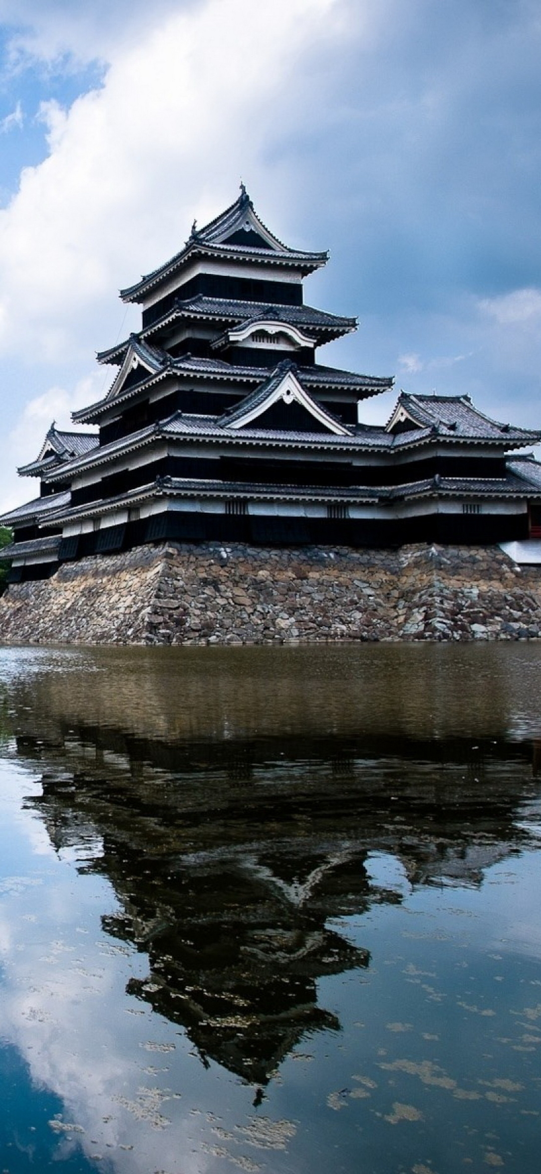 Скачати мобільні шпалери Замки, Замок, Міст, Японія, Створено Людиною, Рефлексія, Замок Мацумото безкоштовно.
