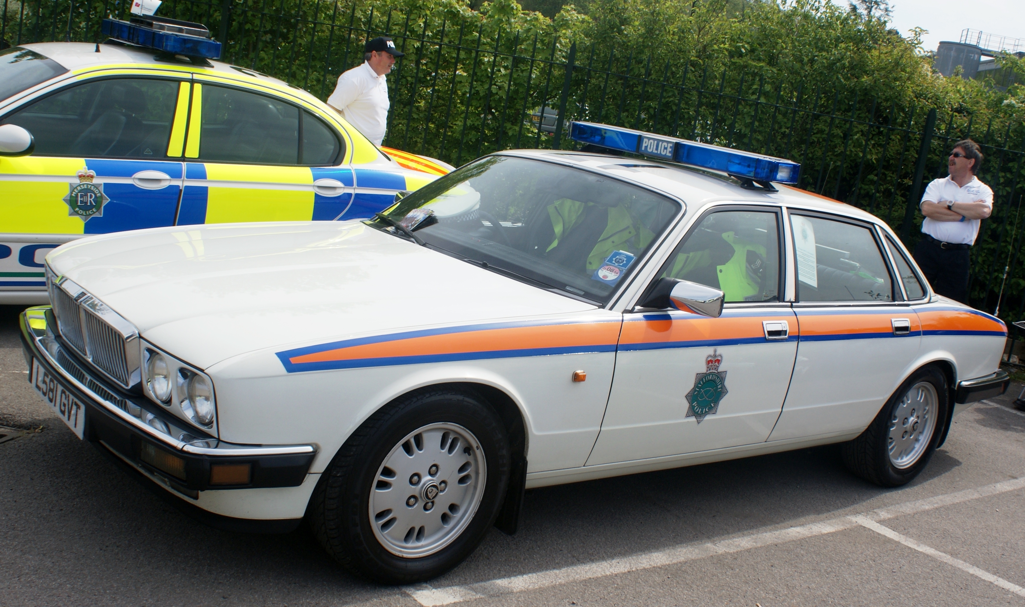 Handy-Wallpaper Polizei, Fahrzeuge kostenlos herunterladen.