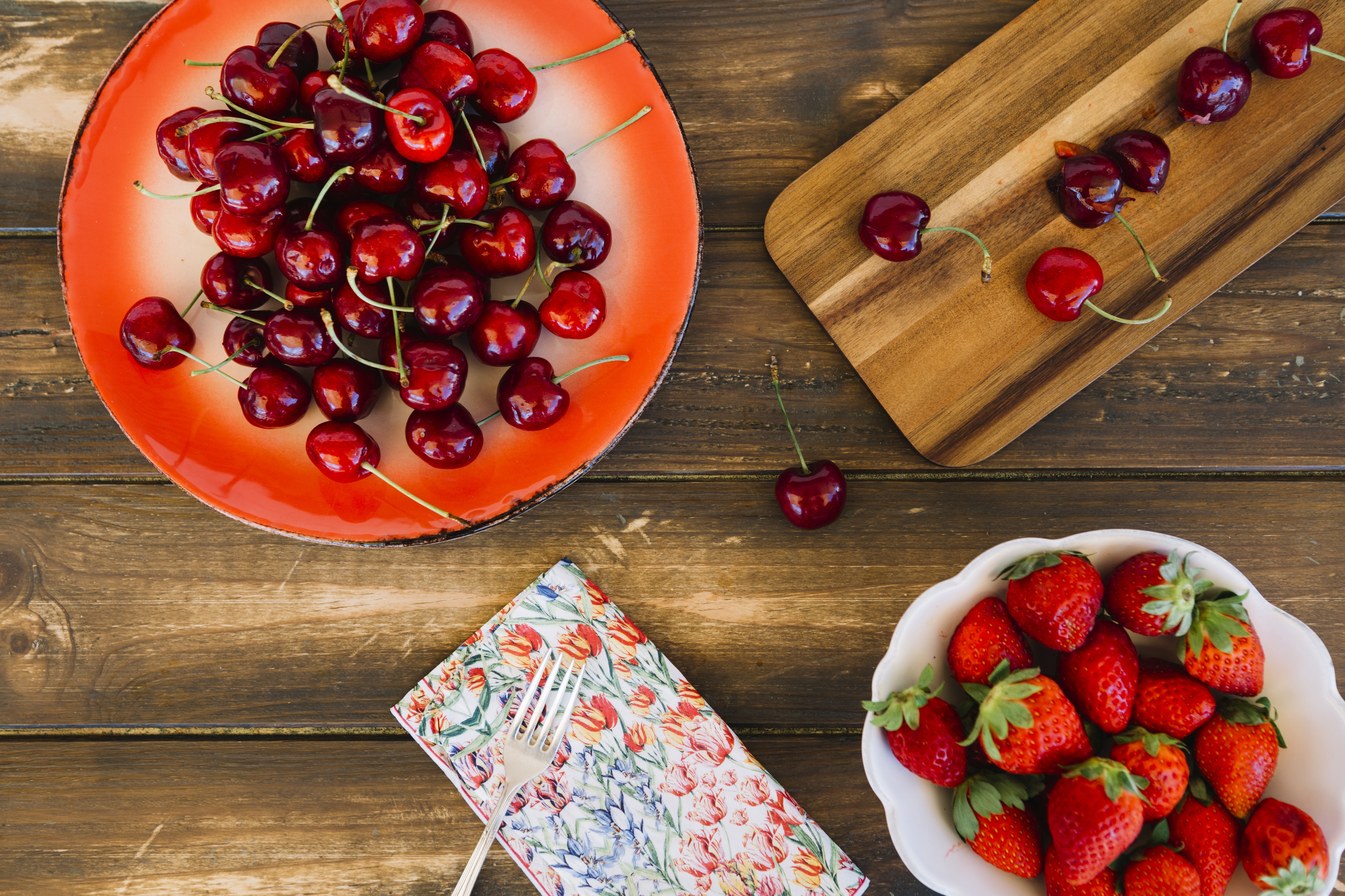 Laden Sie das Kirsche, Erdbeere, Frucht, Nahrungsmittel, Stillleben, Früchte-Bild kostenlos auf Ihren PC-Desktop herunter