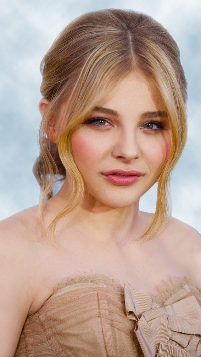 Download mobile wallpaper Celebrity, Chloë Grace Moretz for free.