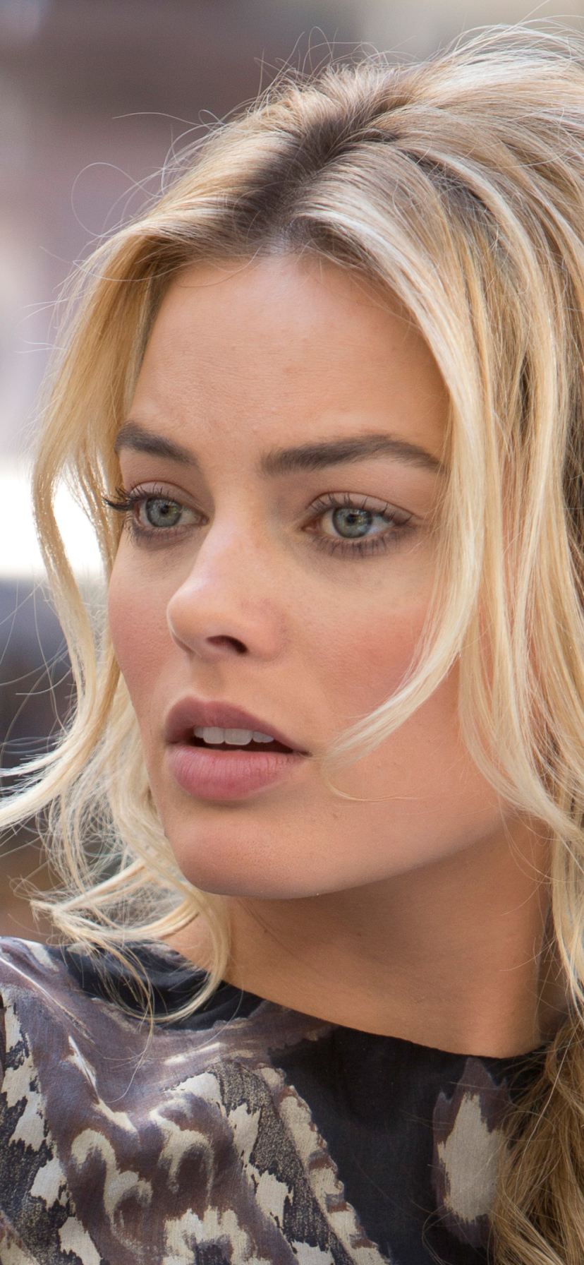 Handy-Wallpaper Blond, Blaue Augen, Blondinen, Berühmtheiten, Darstellerin, Australisch, Margot Robbie kostenlos herunterladen.